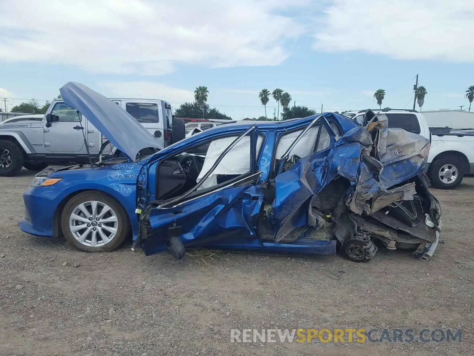 9 Photograph of a damaged car 4T1B11HK9KU170835 TOYOTA CAMRY 2019