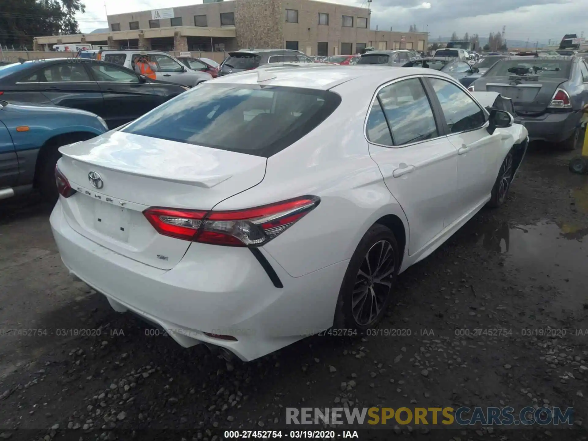 4 Photograph of a damaged car 4T1B11HK9KU174402 TOYOTA CAMRY 2019