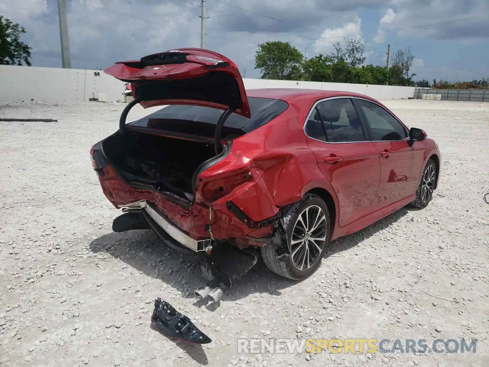 4 Photograph of a damaged car 4T1B11HK9KU178353 TOYOTA CAMRY 2019