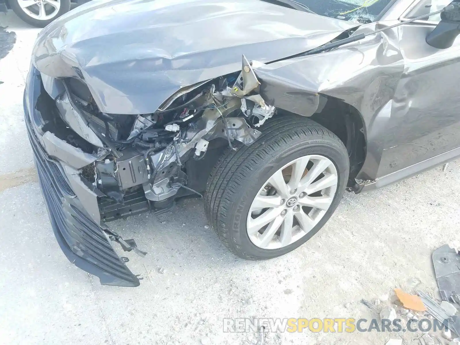 9 Photograph of a damaged car 4T1B11HK9KU180572 TOYOTA CAMRY 2019