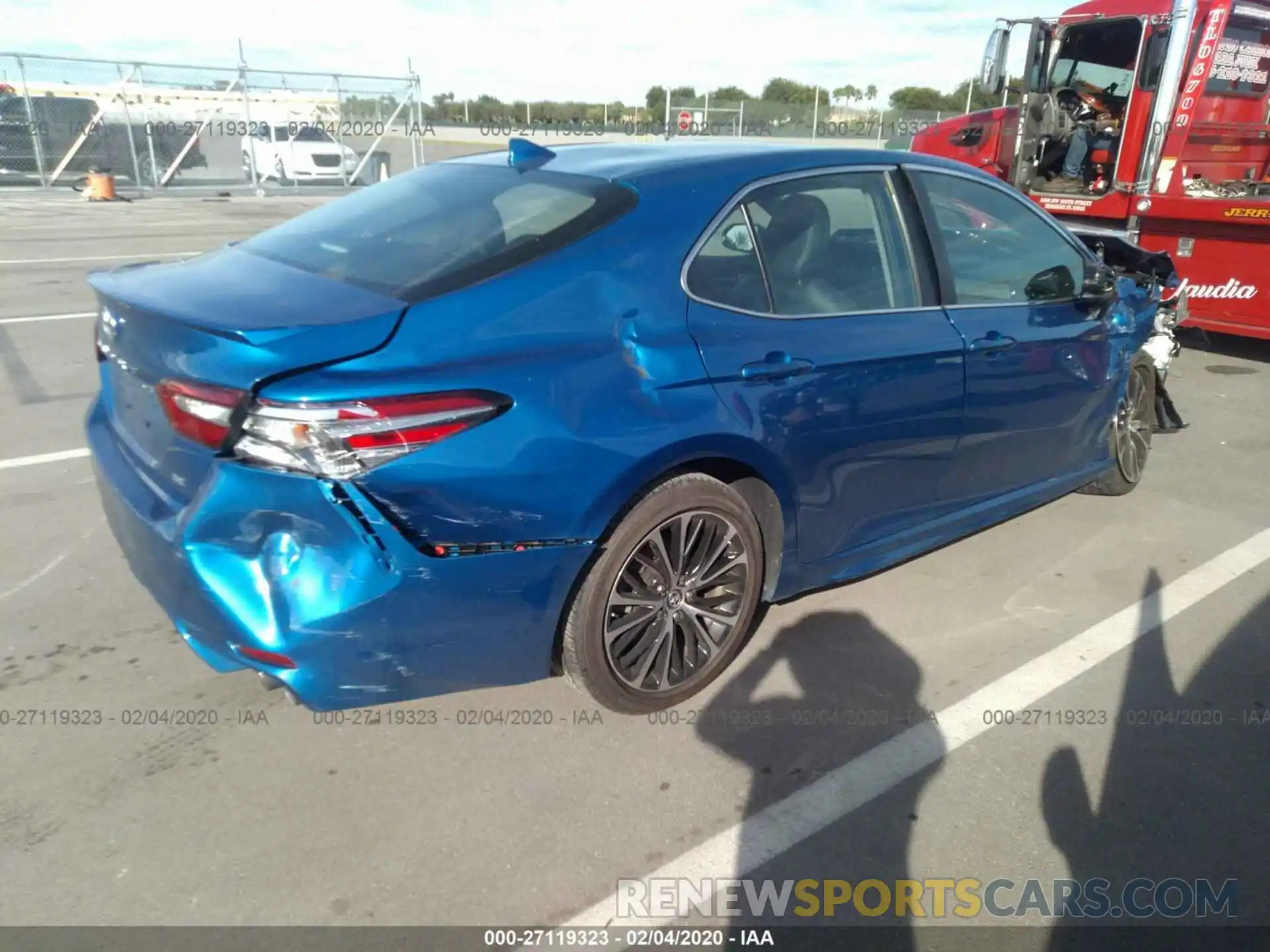 4 Photograph of a damaged car 4T1B11HK9KU181043 TOYOTA CAMRY 2019