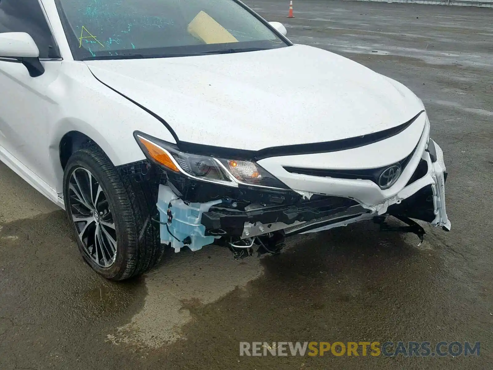 9 Photograph of a damaged car 4T1B11HK9KU195718 TOYOTA CAMRY 2019