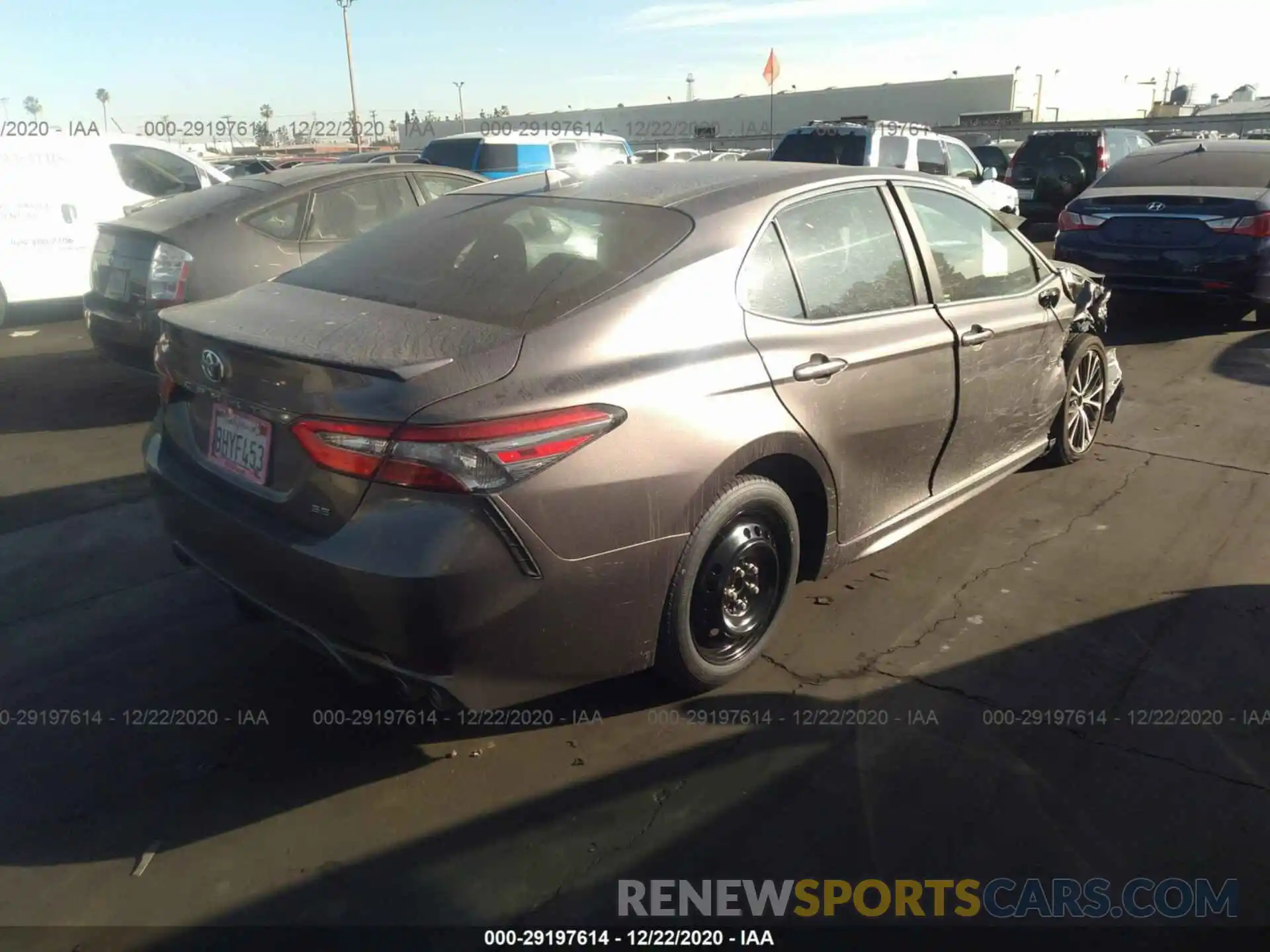 4 Photograph of a damaged car 4T1B11HK9KU196111 TOYOTA CAMRY 2019