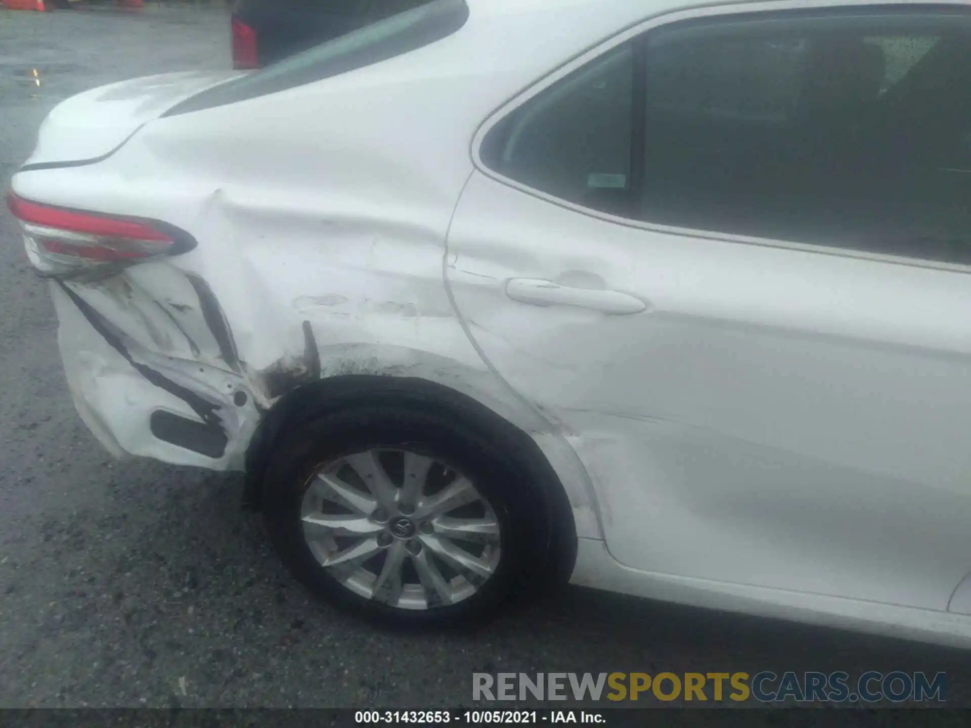 6 Photograph of a damaged car 4T1B11HK9KU196965 TOYOTA CAMRY 2019