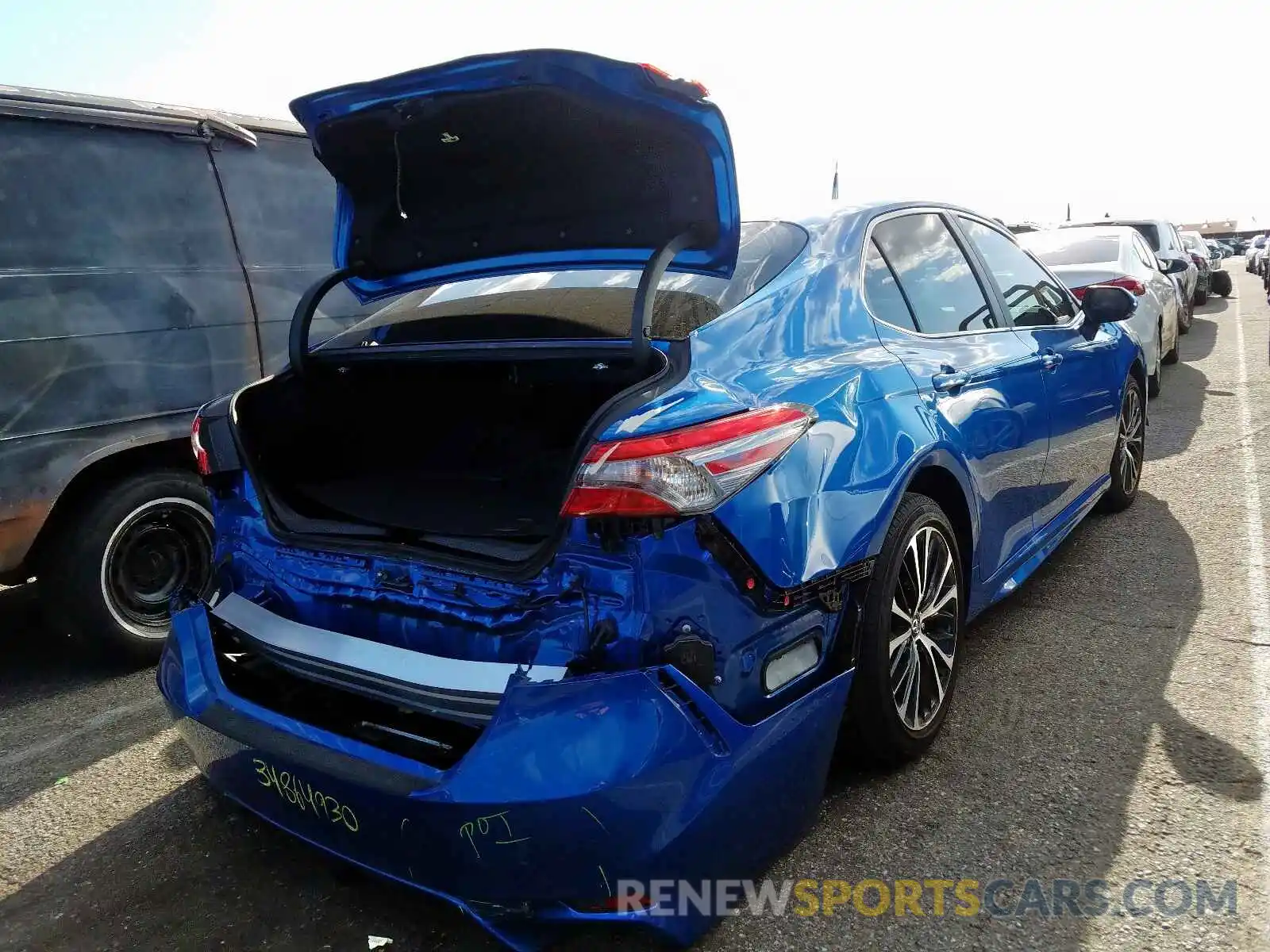 4 Photograph of a damaged car 4T1B11HK9KU200660 TOYOTA CAMRY 2019