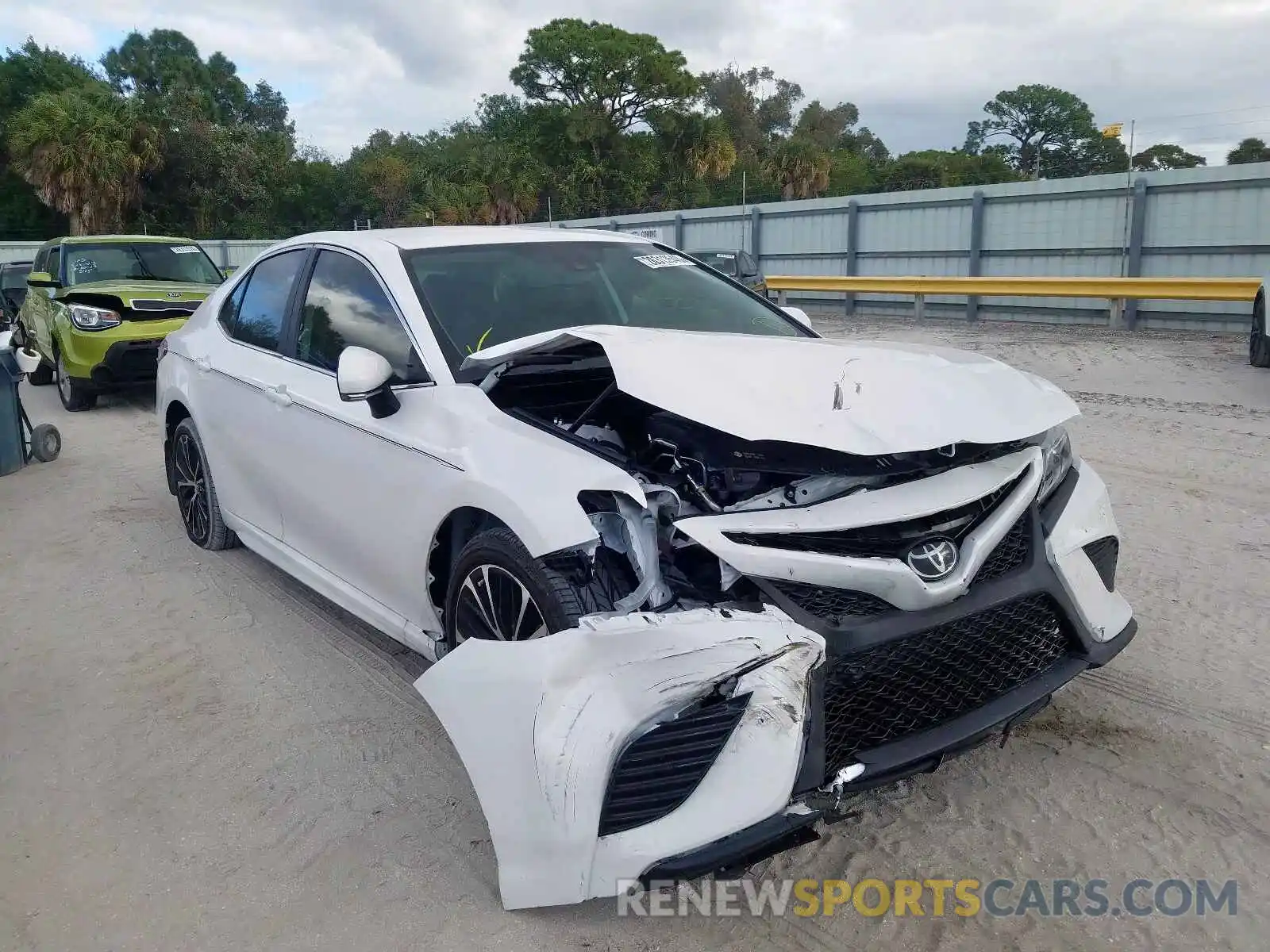 1 Photograph of a damaged car 4T1B11HK9KU201100 TOYOTA CAMRY 2019