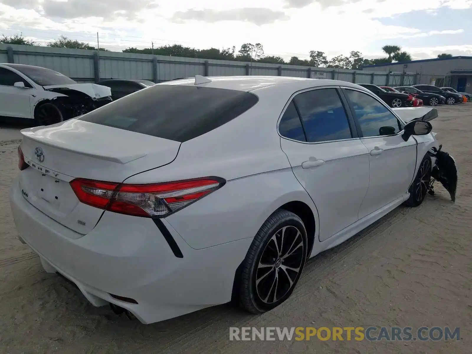 4 Photograph of a damaged car 4T1B11HK9KU201100 TOYOTA CAMRY 2019