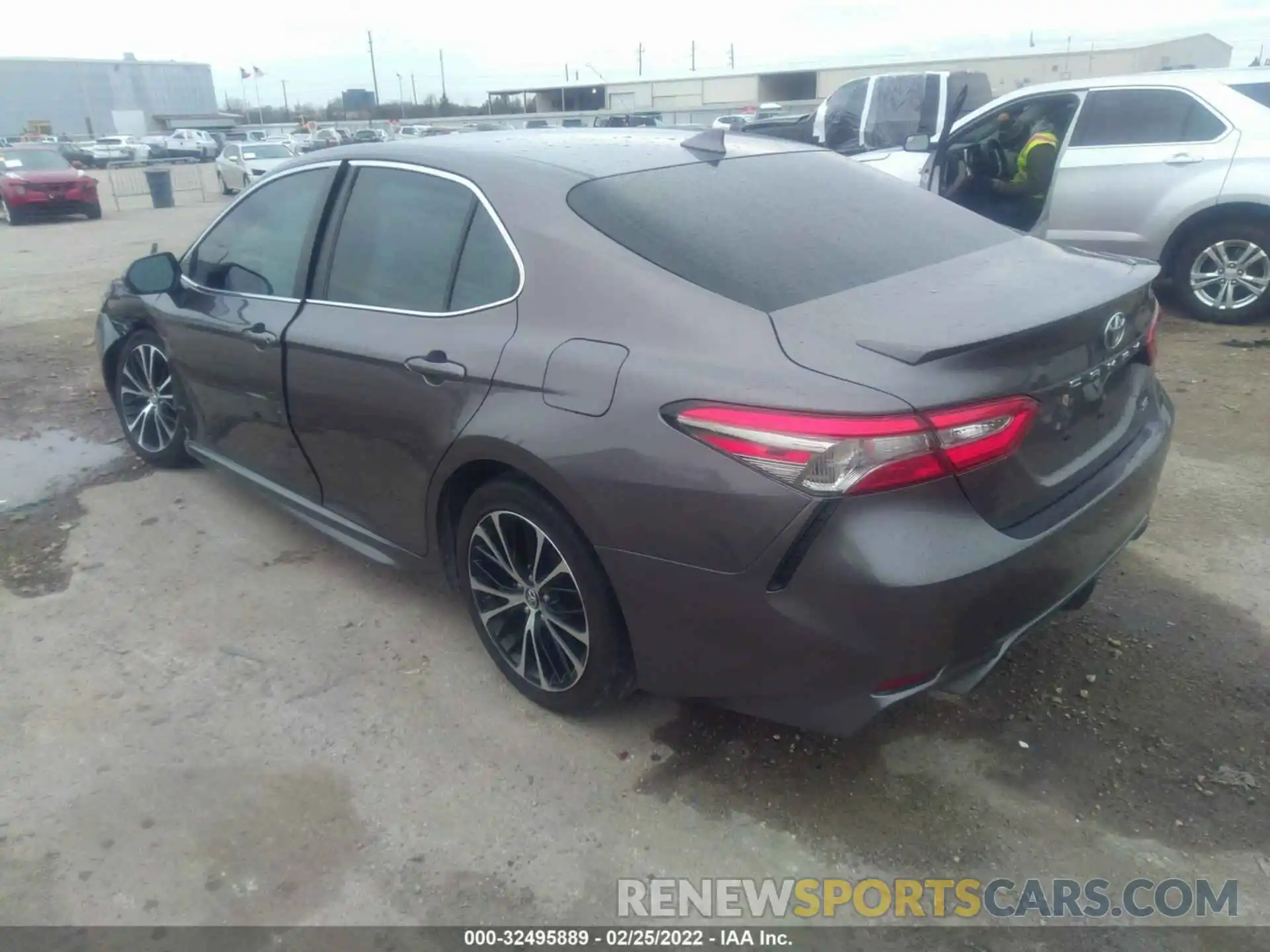 3 Фотография поврежденного автомобиля 4T1B11HK9KU202778 TOYOTA CAMRY 2019