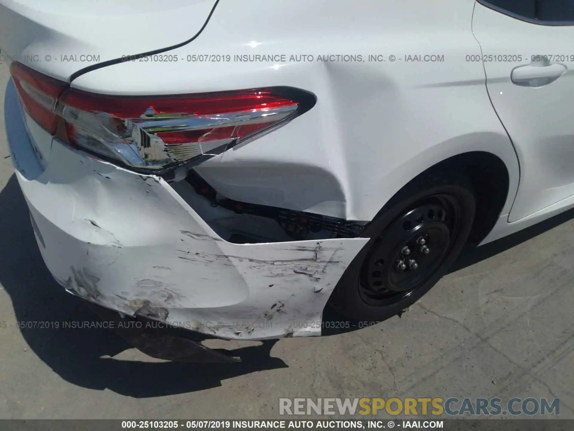 6 Photograph of a damaged car 4T1B11HK9KU205227 TOYOTA CAMRY 2019