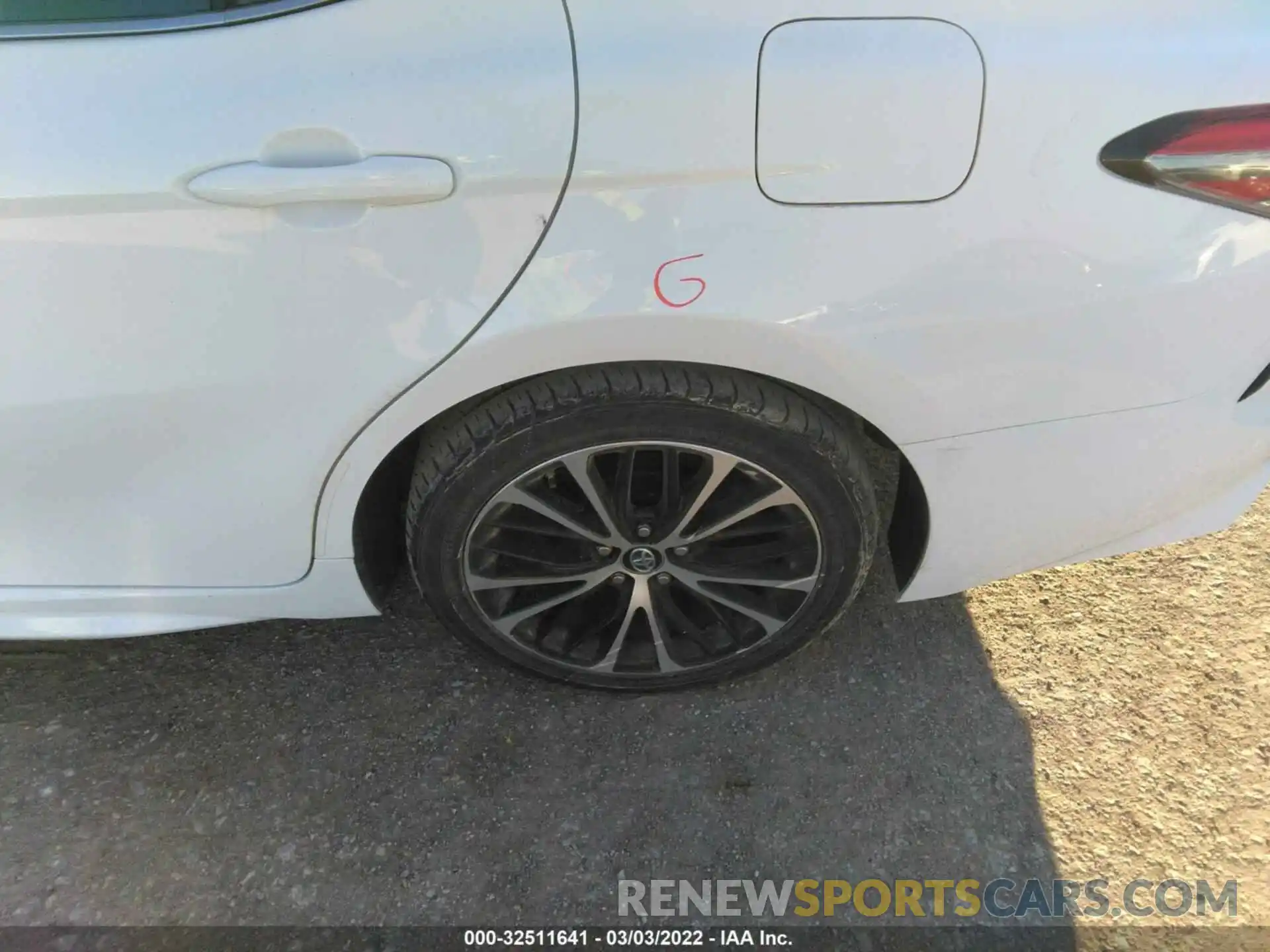 13 Photograph of a damaged car 4T1B11HK9KU205597 TOYOTA CAMRY 2019