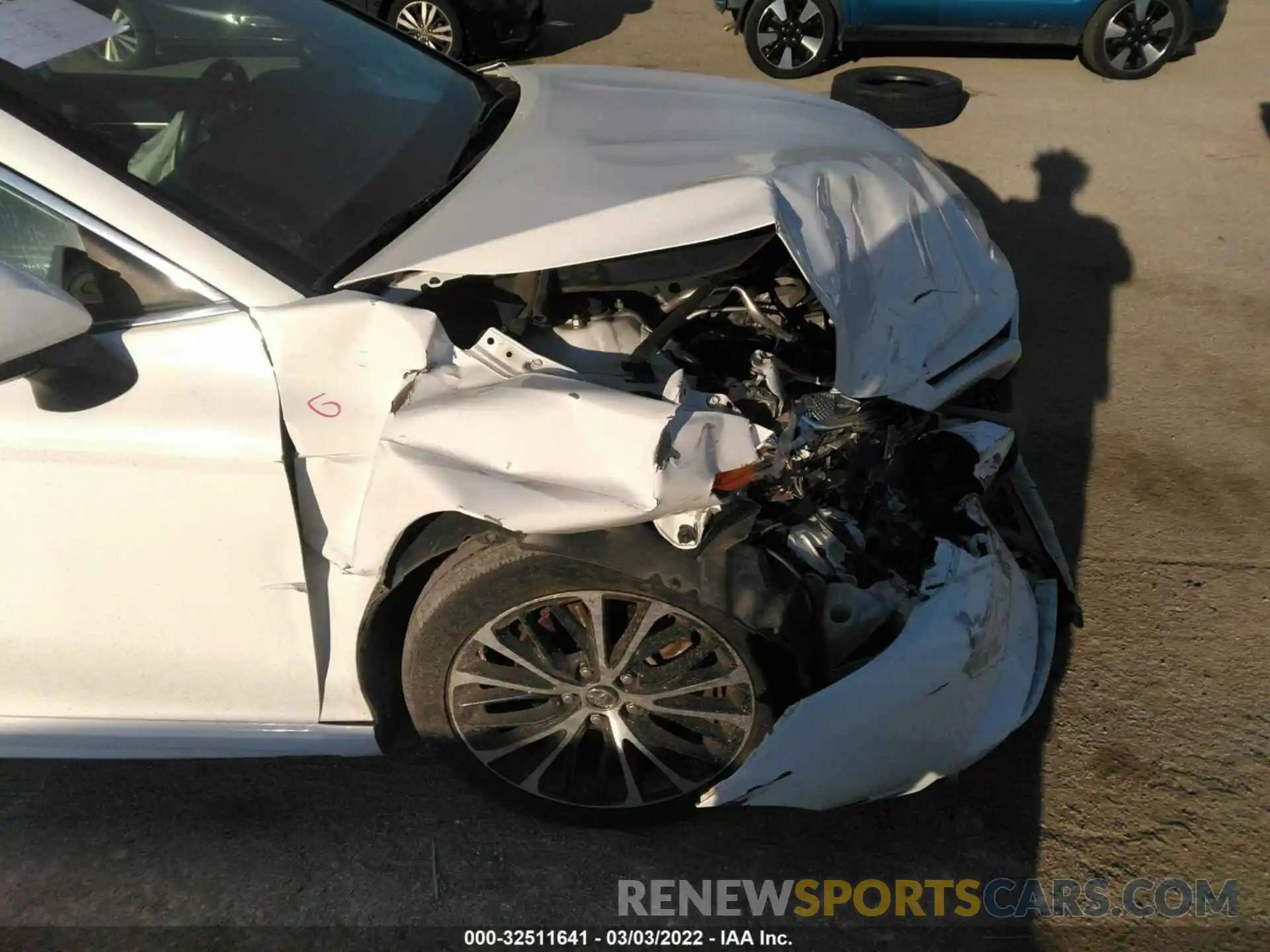 14 Photograph of a damaged car 4T1B11HK9KU205597 TOYOTA CAMRY 2019