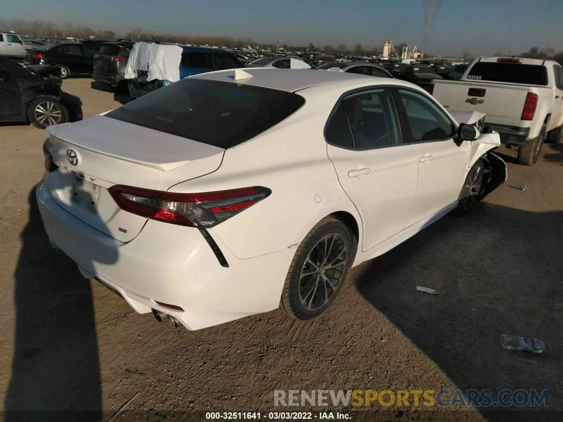 4 Фотография поврежденного автомобиля 4T1B11HK9KU205597 TOYOTA CAMRY 2019