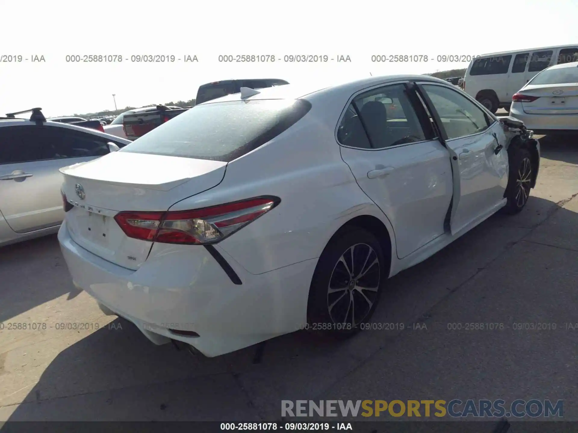 4 Photograph of a damaged car 4T1B11HK9KU205700 TOYOTA CAMRY 2019