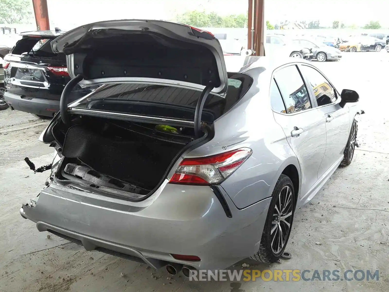 4 Photograph of a damaged car 4T1B11HK9KU210251 TOYOTA CAMRY 2019