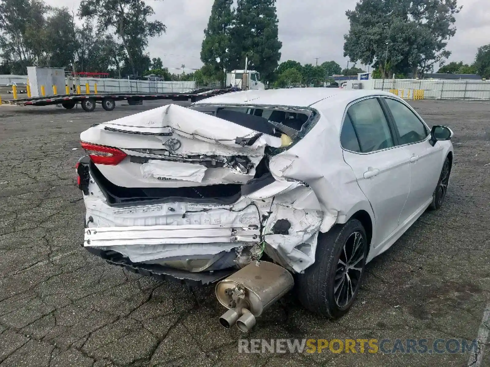 4 Photograph of a damaged car 4T1B11HK9KU212890 TOYOTA CAMRY 2019