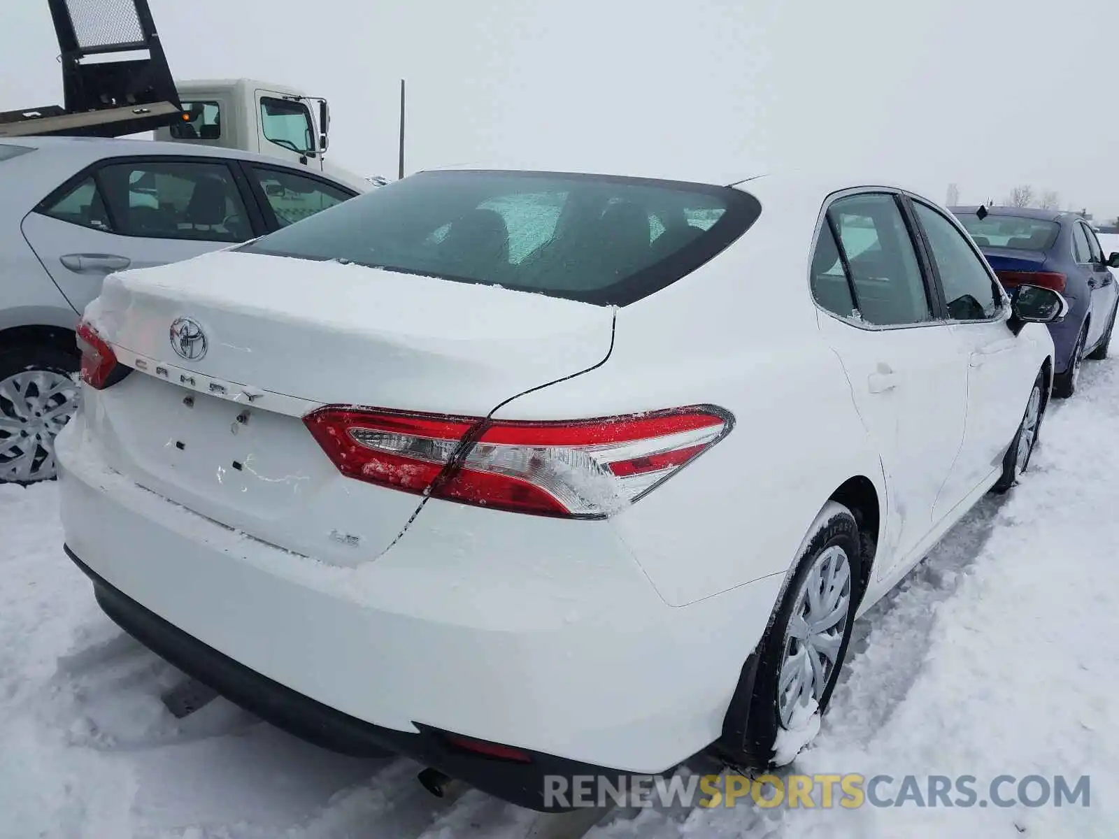 4 Фотография поврежденного автомобиля 4T1B11HK9KU215241 TOYOTA CAMRY 2019