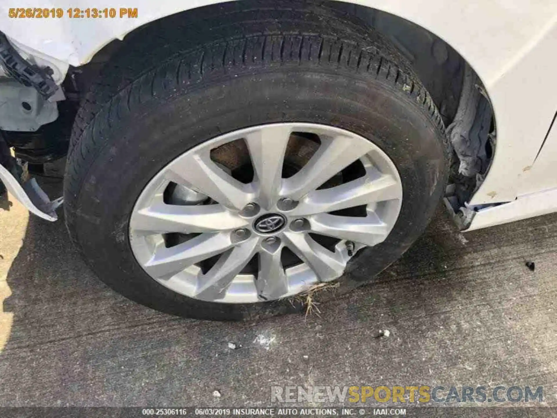 16 Photograph of a damaged car 4T1B11HK9KU216924 TOYOTA CAMRY 2019