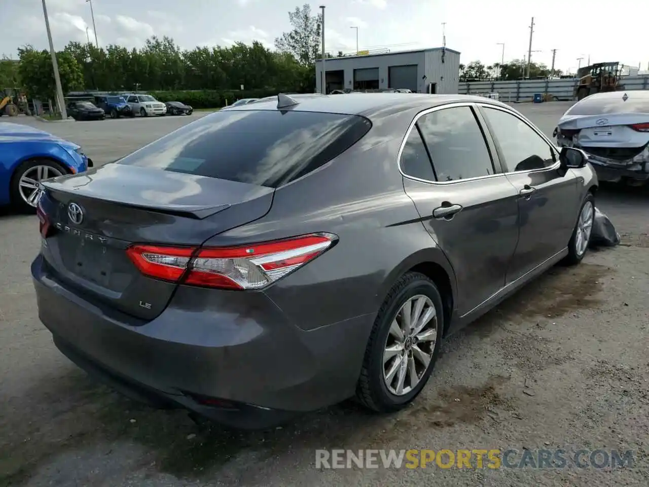 4 Фотография поврежденного автомобиля 4T1B11HK9KU225221 TOYOTA CAMRY 2019