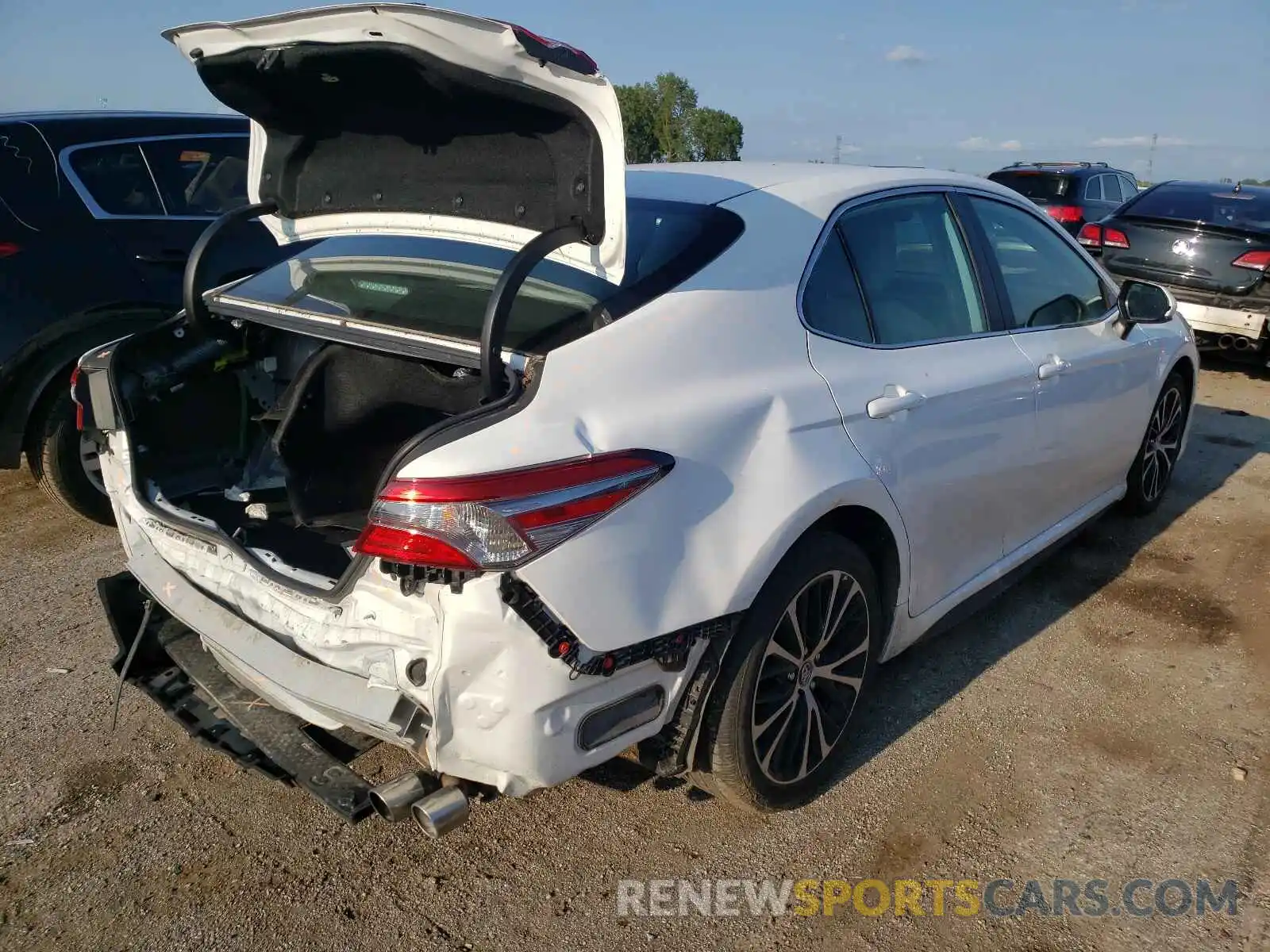 4 Photograph of a damaged car 4T1B11HK9KU228331 TOYOTA CAMRY 2019