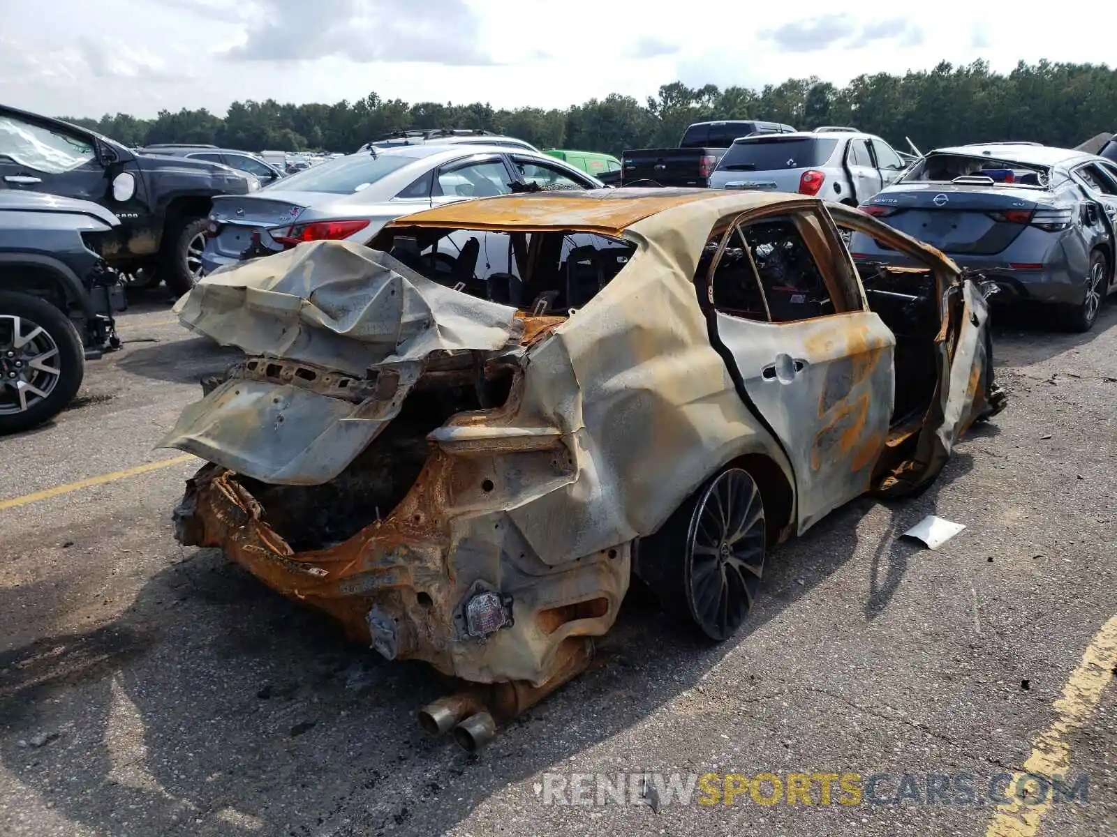 4 Photograph of a damaged car 4T1B11HK9KU230984 TOYOTA CAMRY 2019