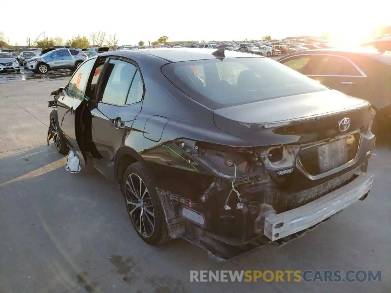 3 Photograph of a damaged car 4T1B11HK9KU231133 TOYOTA CAMRY 2019