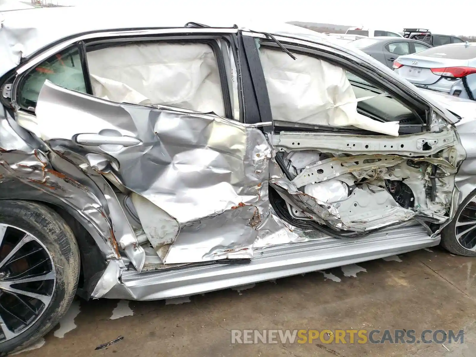9 Photograph of a damaged car 4T1B11HK9KU238163 TOYOTA CAMRY 2019