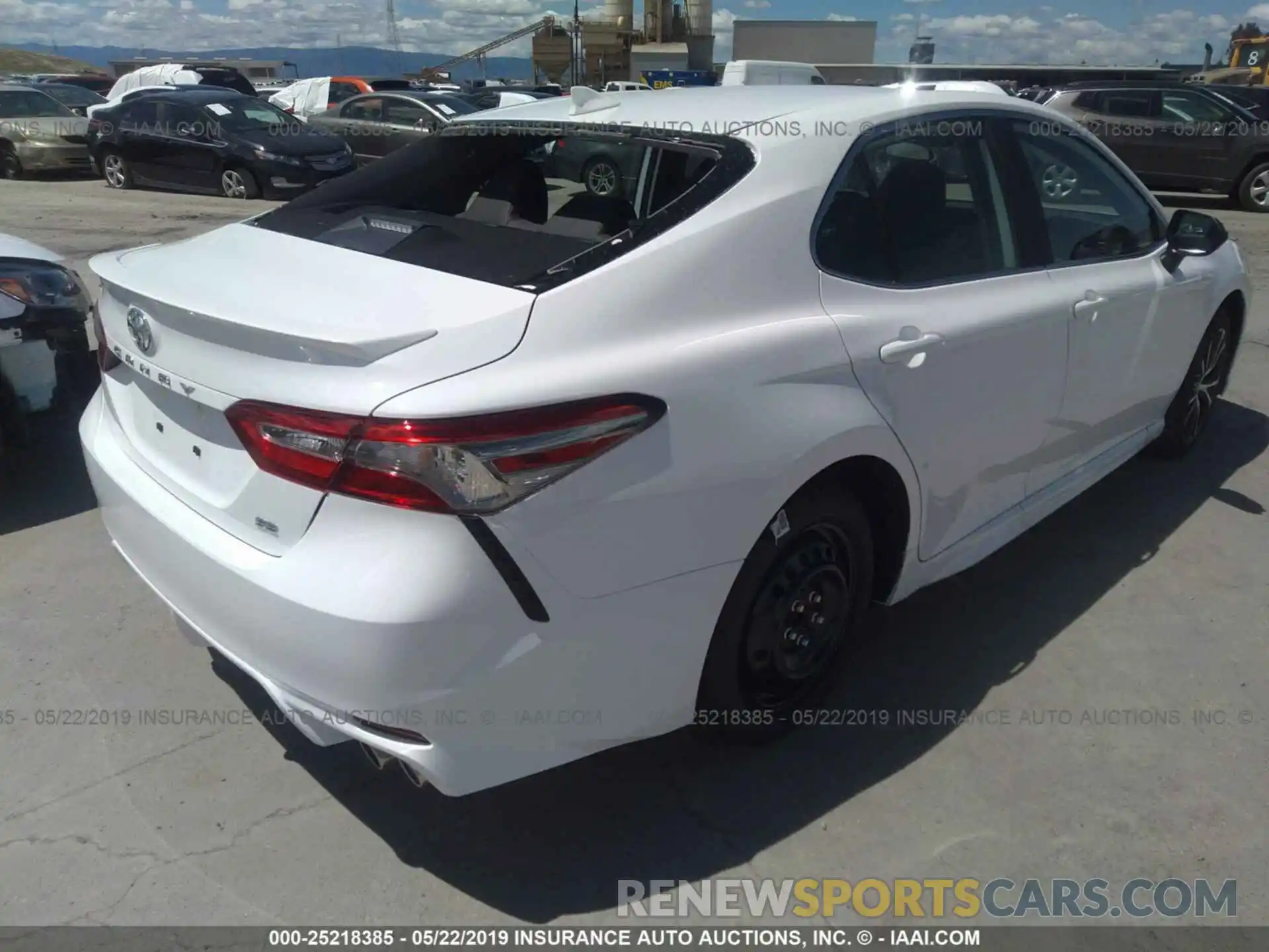 4 Фотография поврежденного автомобиля 4T1B11HK9KU238857 TOYOTA CAMRY 2019