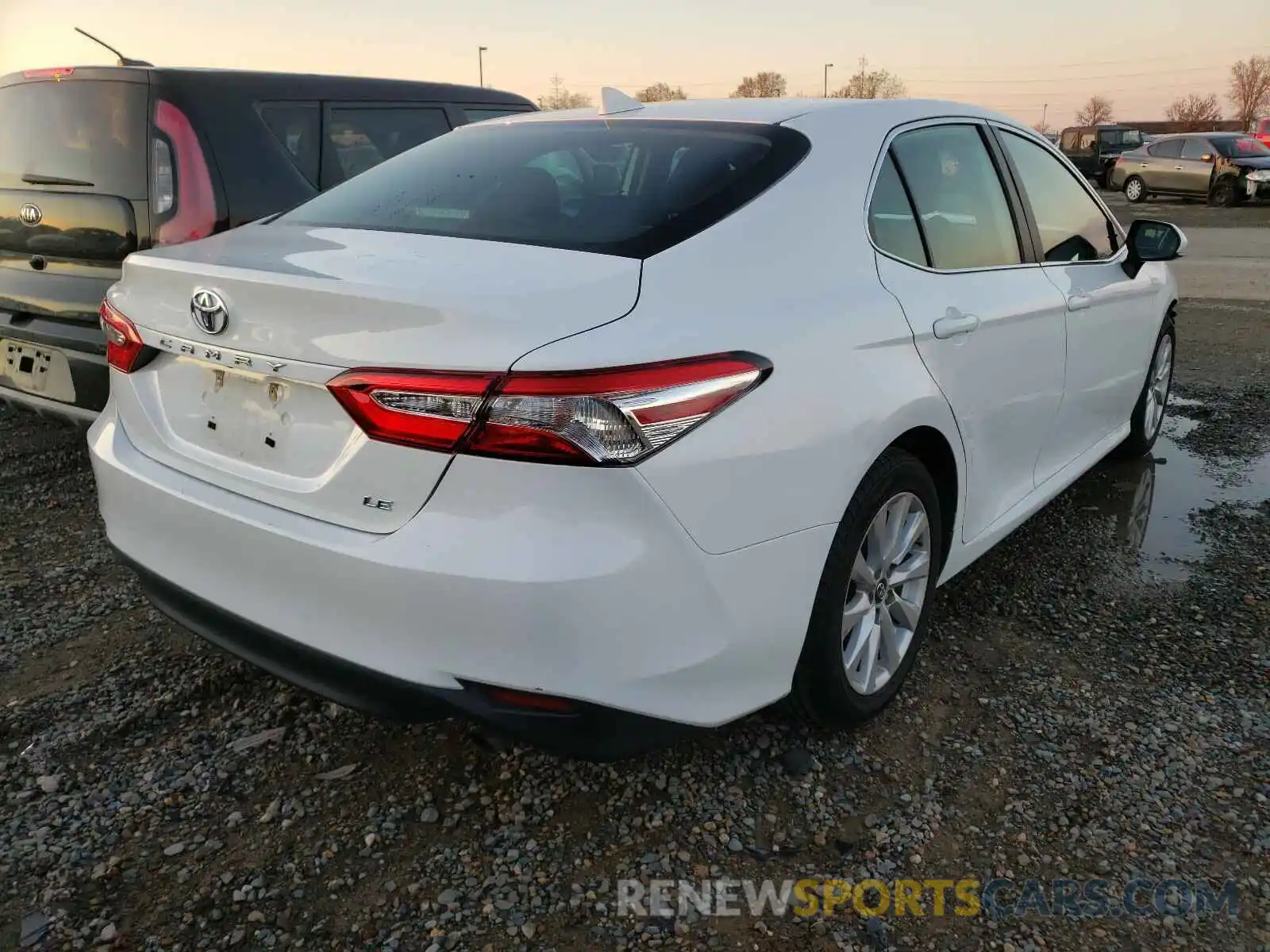 4 Photograph of a damaged car 4T1B11HK9KU243590 TOYOTA CAMRY 2019