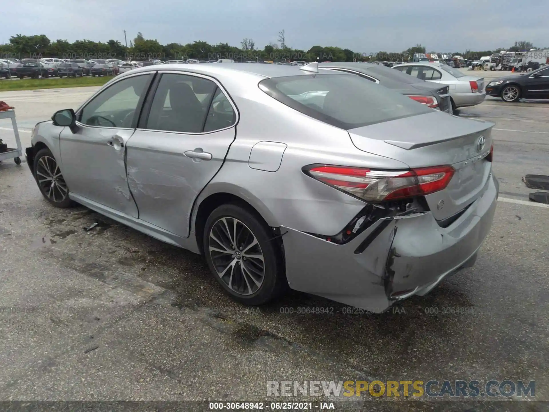 3 Photograph of a damaged car 4T1B11HK9KU253875 TOYOTA CAMRY 2019