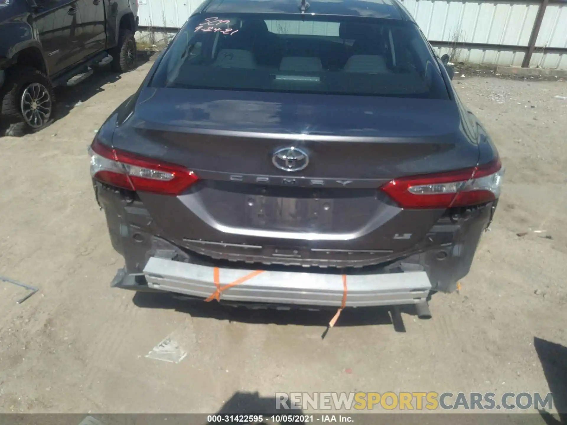 6 Photograph of a damaged car 4T1B11HK9KU257019 TOYOTA CAMRY 2019