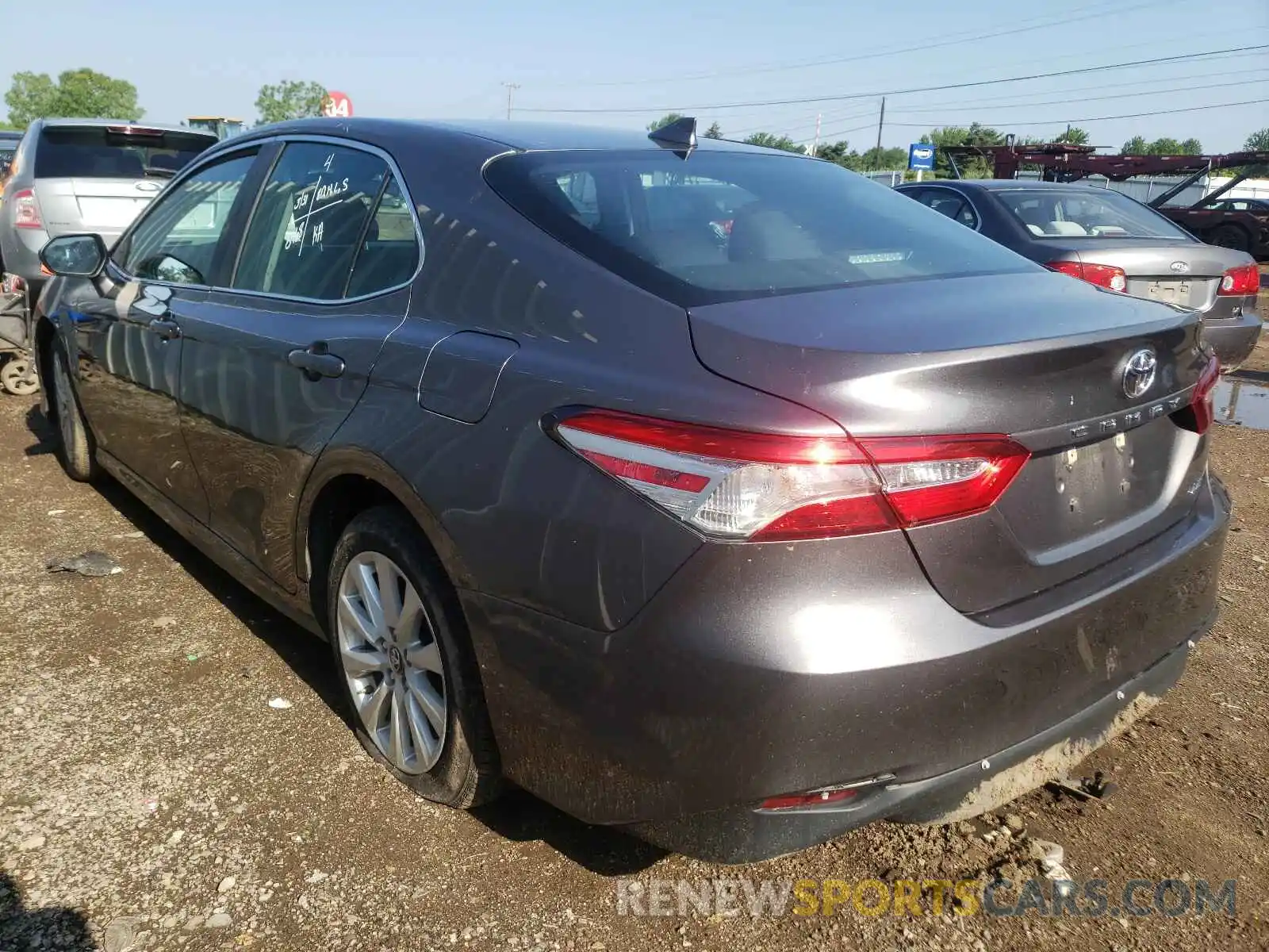 3 Фотография поврежденного автомобиля 4T1B11HK9KU257568 TOYOTA CAMRY 2019