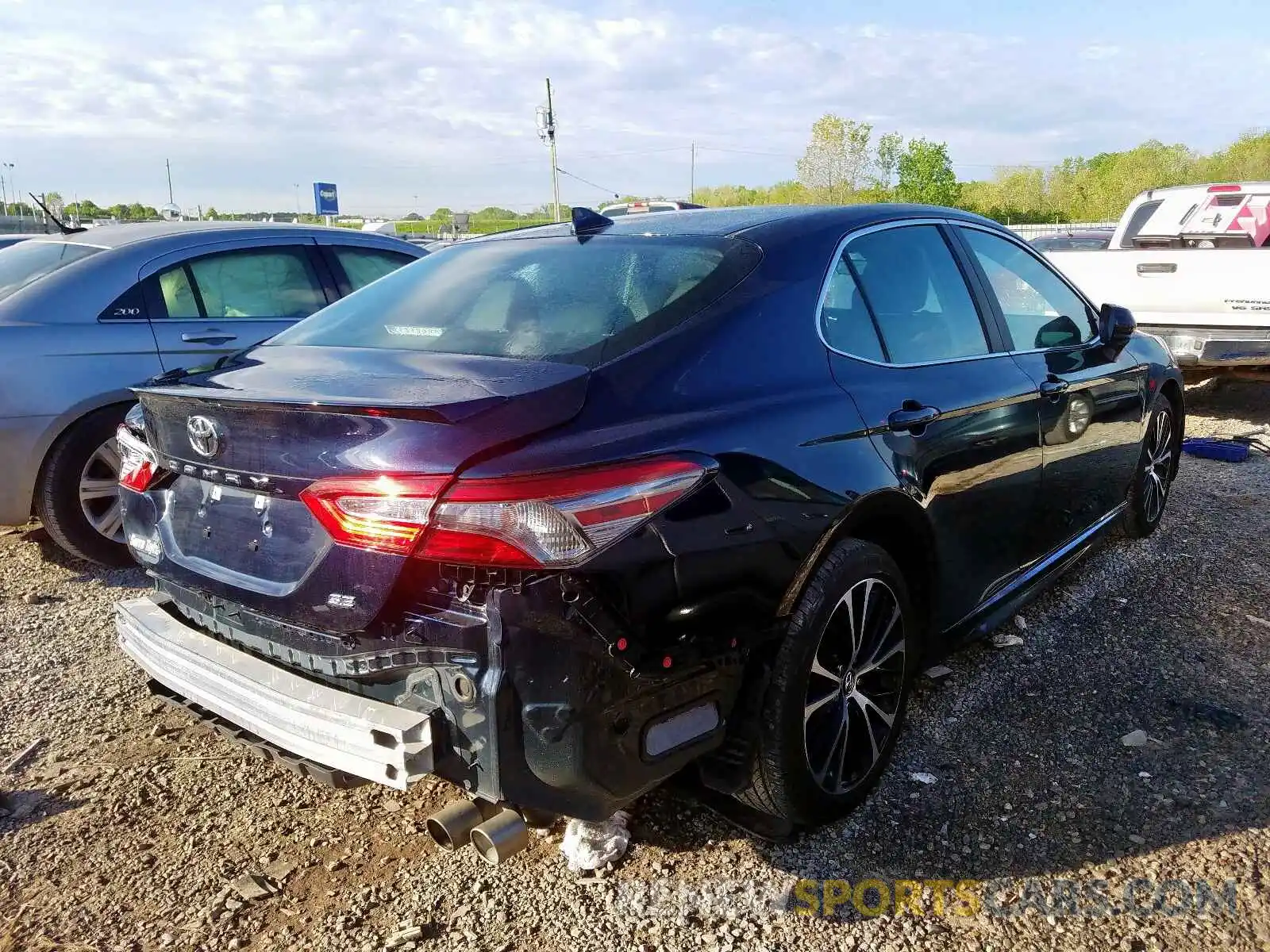 4 Фотография поврежденного автомобиля 4T1B11HK9KU261474 TOYOTA CAMRY 2019