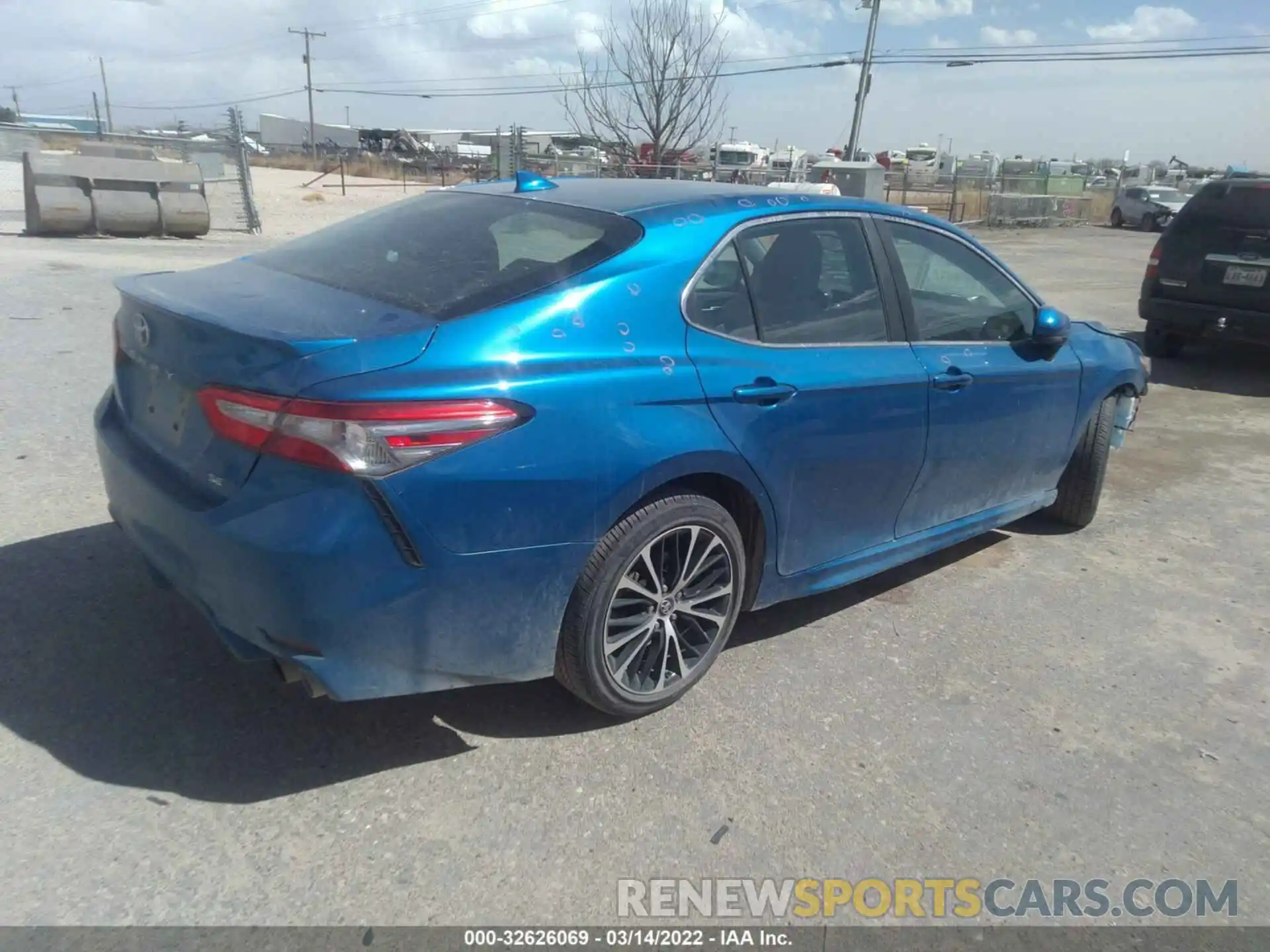 4 Photograph of a damaged car 4T1B11HK9KU268229 TOYOTA CAMRY 2019