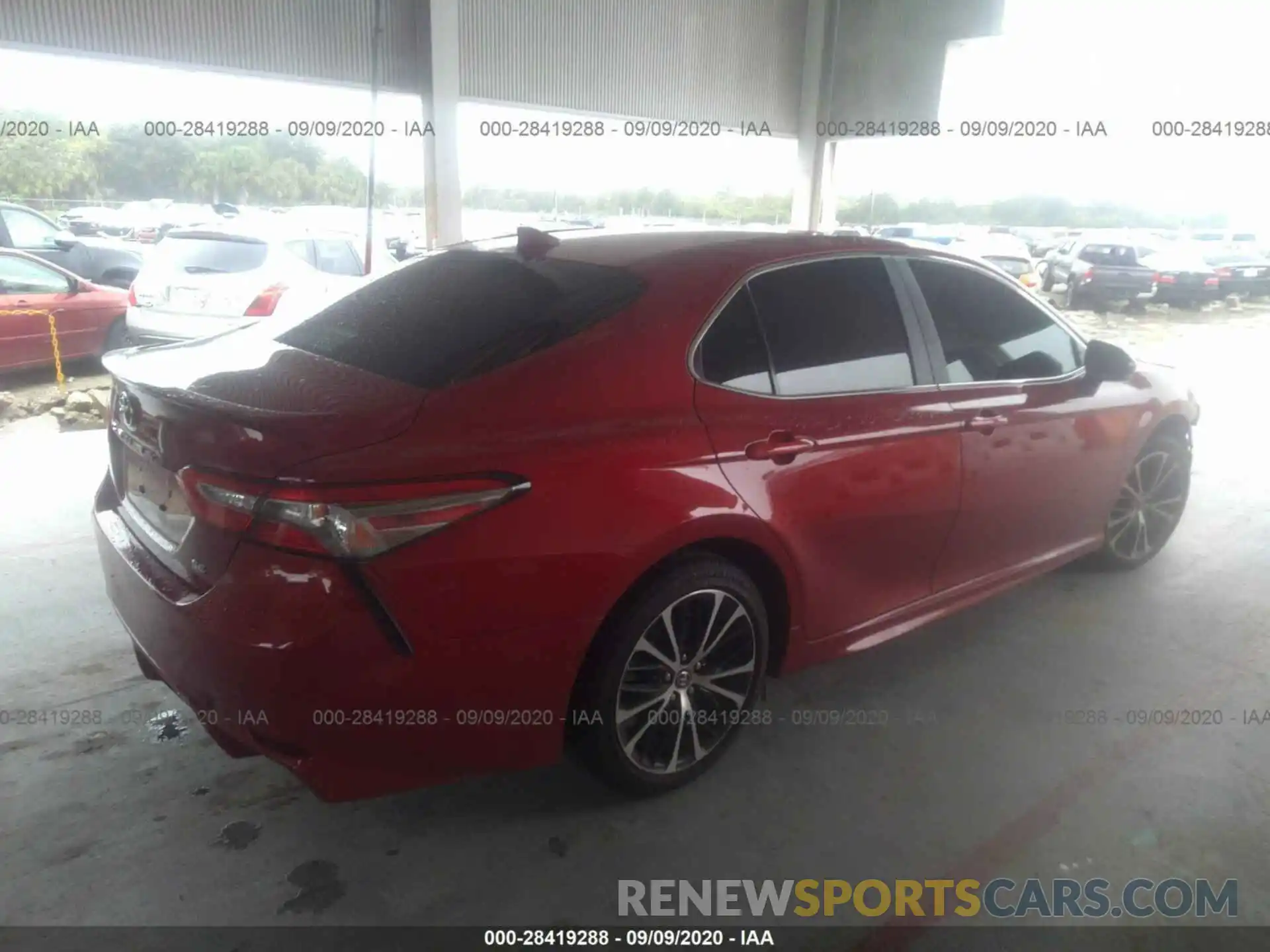 4 Photograph of a damaged car 4T1B11HK9KU272930 TOYOTA CAMRY 2019