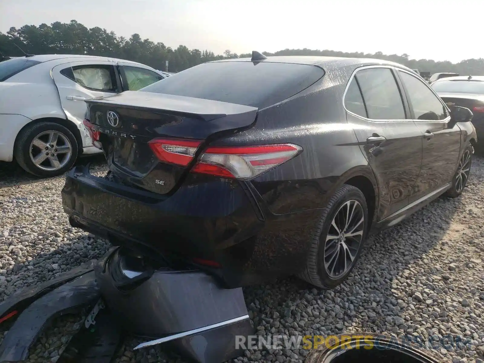 4 Photograph of a damaged car 4T1B11HK9KU280560 TOYOTA CAMRY 2019