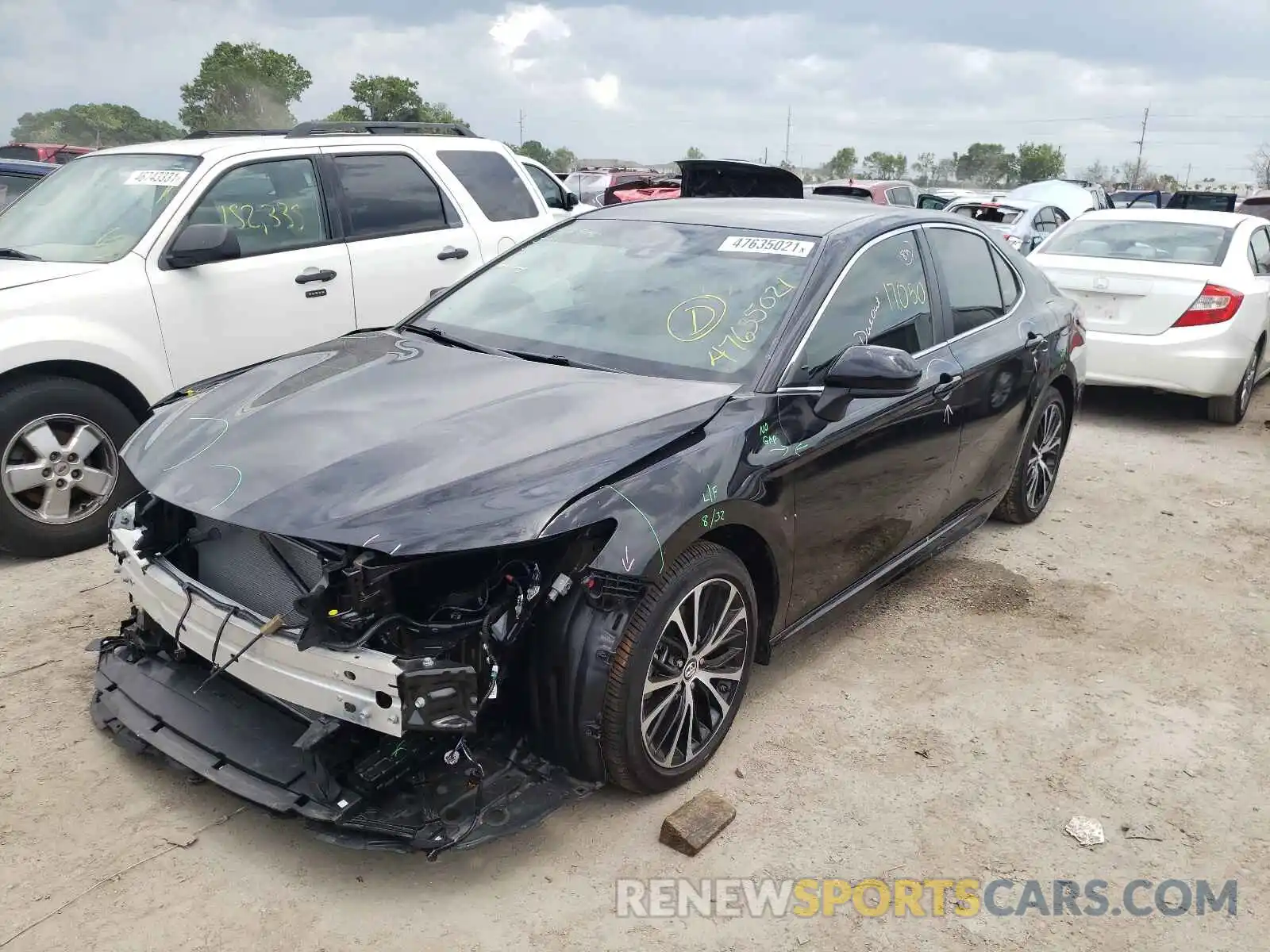 2 Photograph of a damaged car 4T1B11HK9KU281160 TOYOTA CAMRY 2019