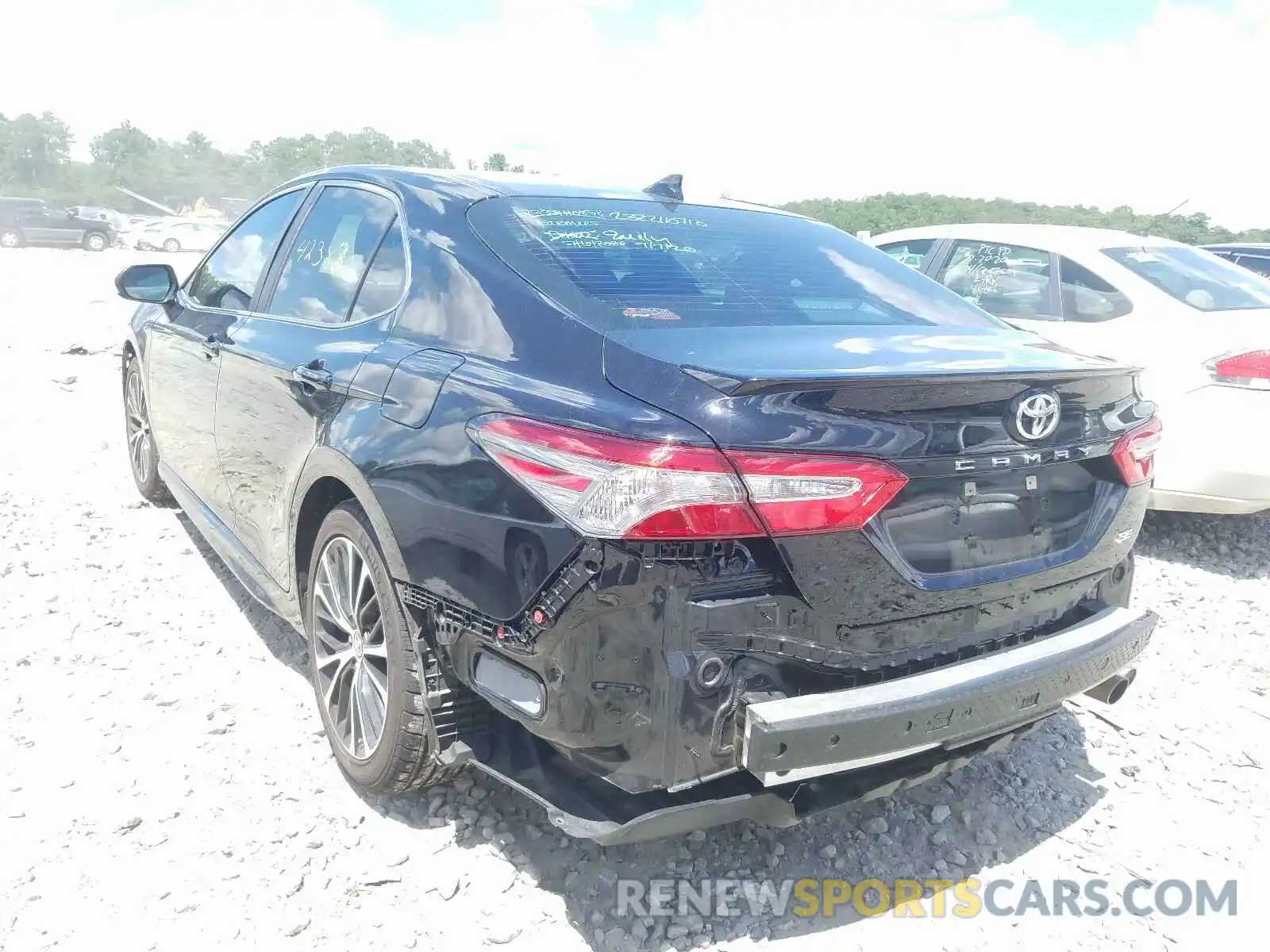 3 Photograph of a damaged car 4T1B11HK9KU283068 TOYOTA CAMRY 2019