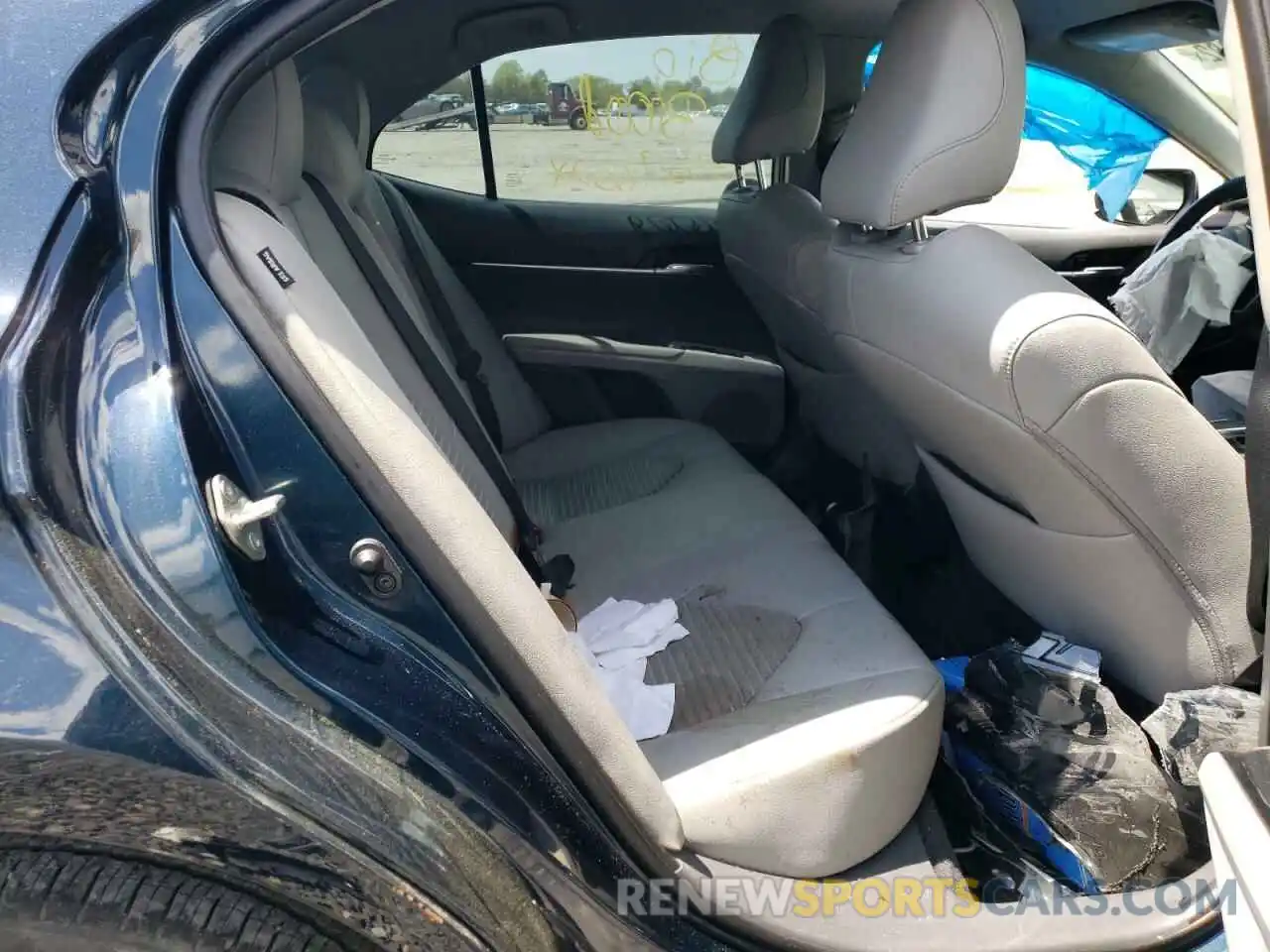 6 Photograph of a damaged car 4T1B11HK9KU298976 TOYOTA CAMRY 2019