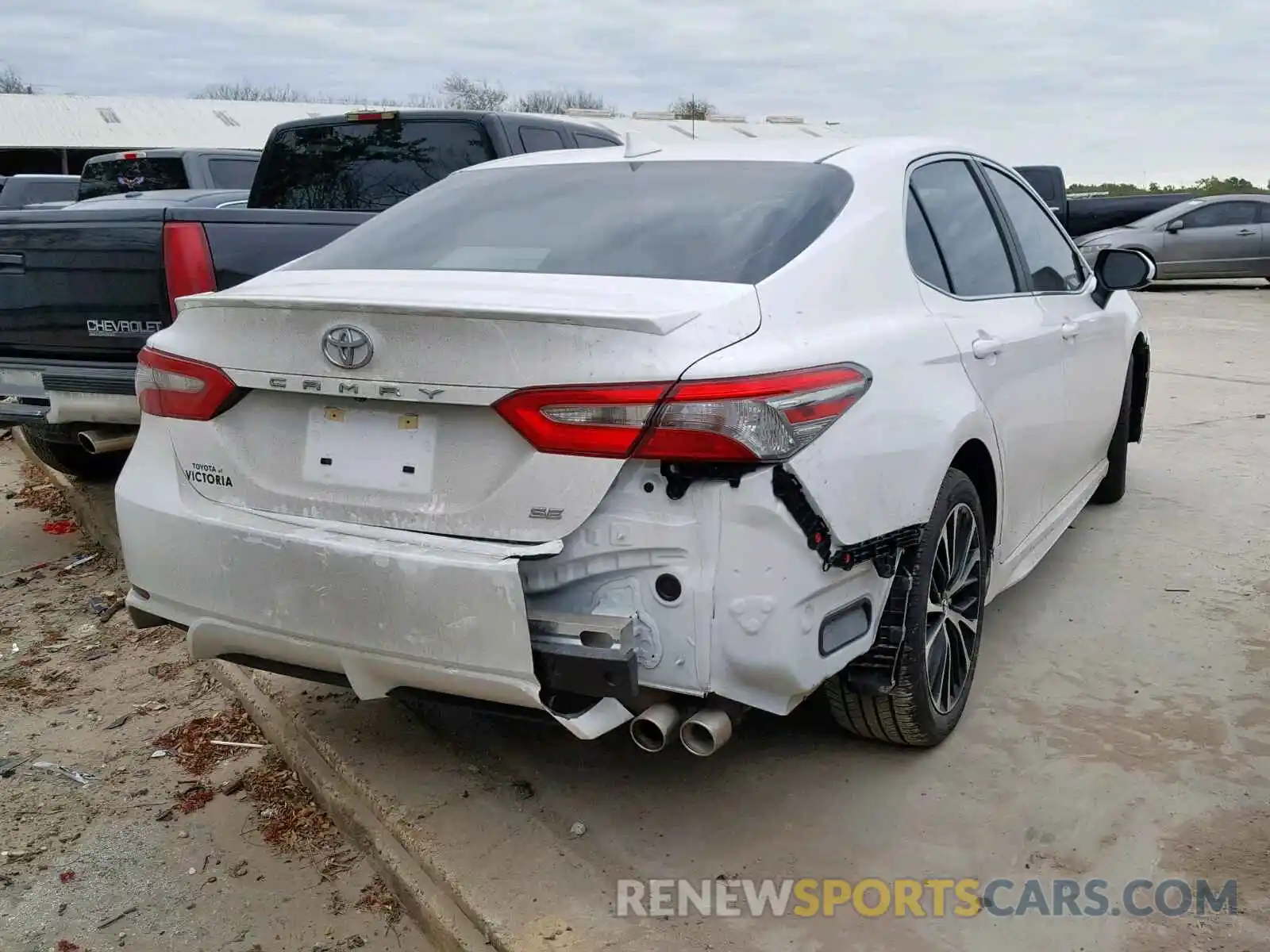 4 Photograph of a damaged car 4T1B11HK9KU679095 TOYOTA CAMRY 2019