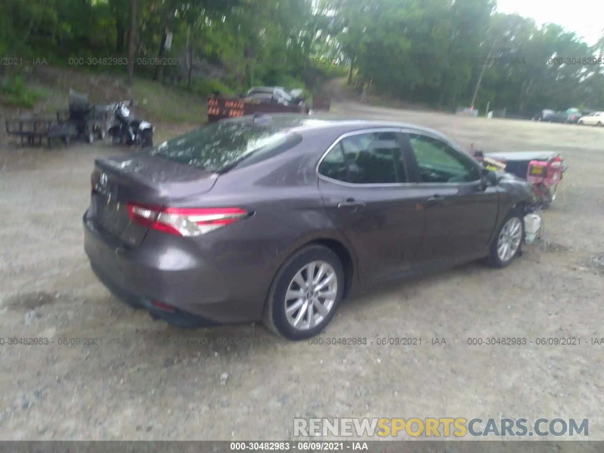 4 Photograph of a damaged car 4T1B11HK9KU682692 TOYOTA CAMRY 2019