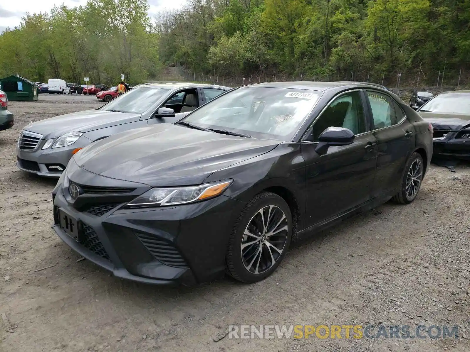 2 Photograph of a damaged car 4T1B11HK9KU690095 TOYOTA CAMRY 2019