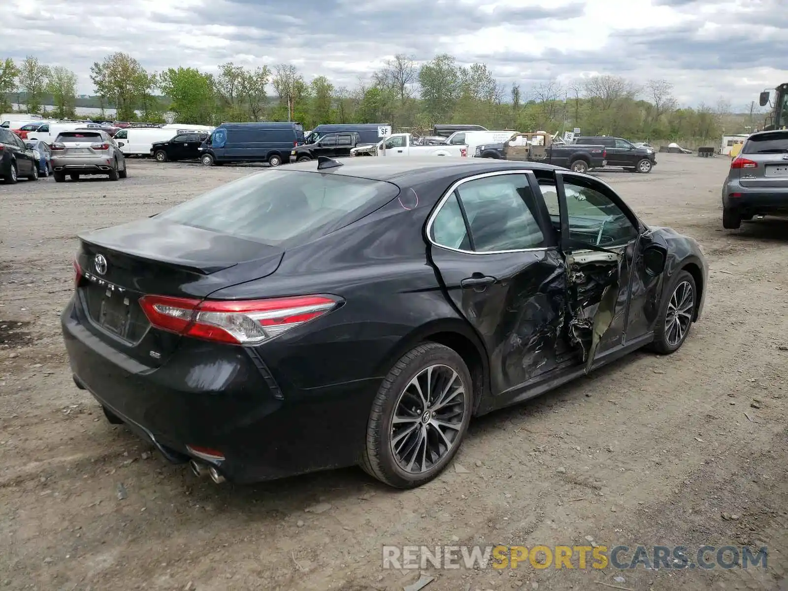 4 Photograph of a damaged car 4T1B11HK9KU690095 TOYOTA CAMRY 2019