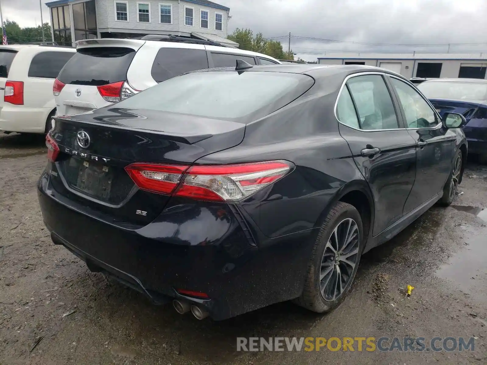 4 Photograph of a damaged car 4T1B11HK9KU696981 TOYOTA CAMRY 2019