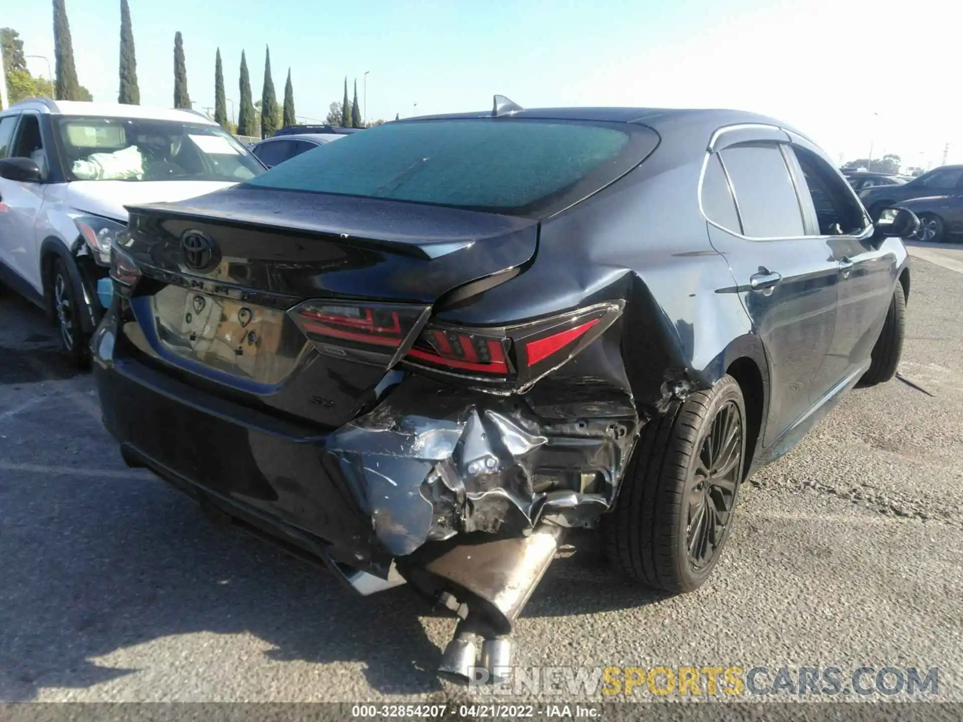 4 Photograph of a damaged car 4T1B11HK9KU700608 TOYOTA CAMRY 2019