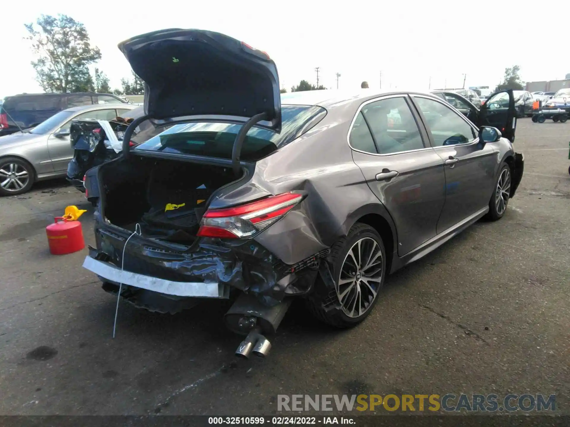 4 Photograph of a damaged car 4T1B11HK9KU706229 TOYOTA CAMRY 2019