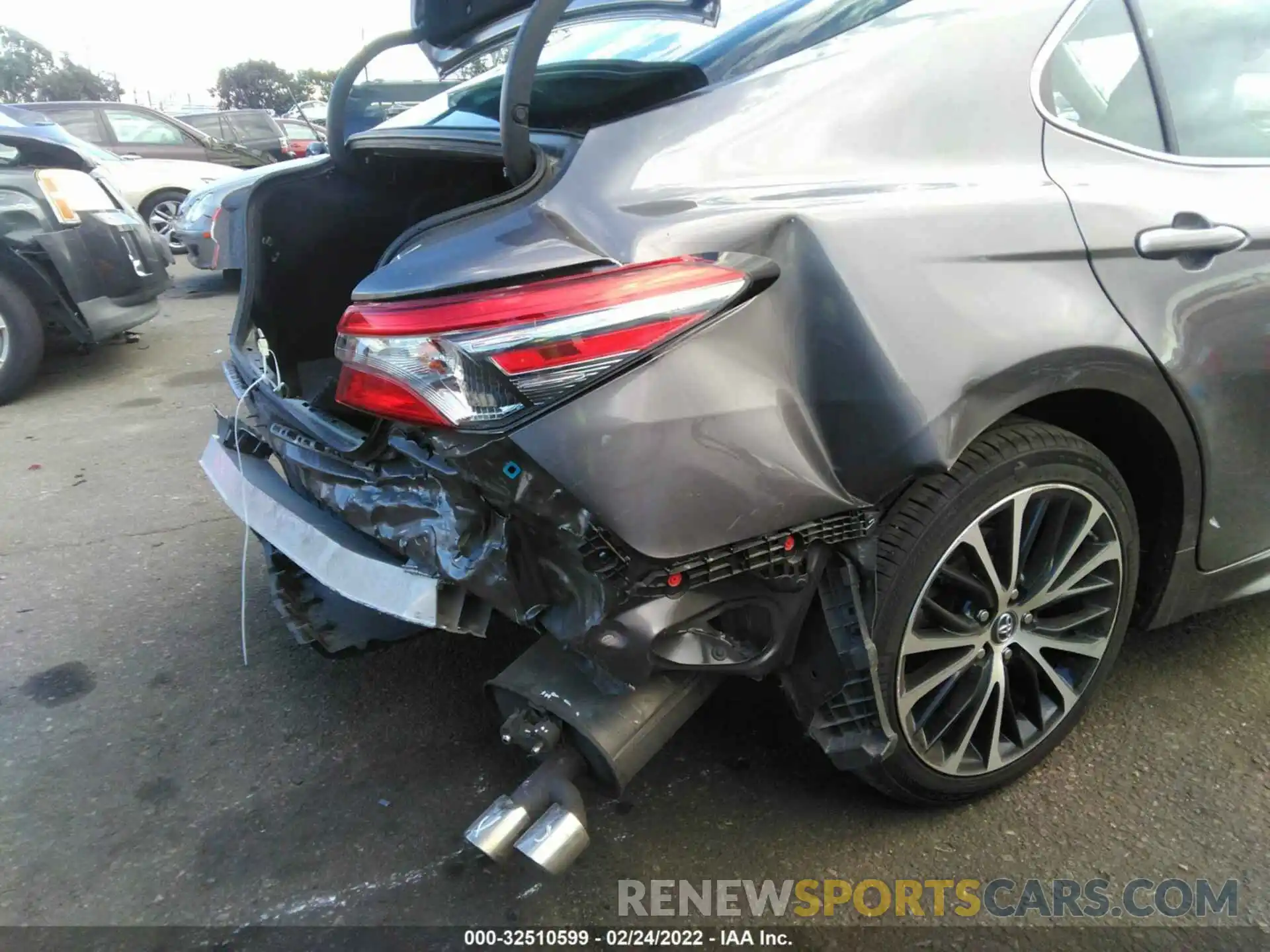 6 Photograph of a damaged car 4T1B11HK9KU706229 TOYOTA CAMRY 2019