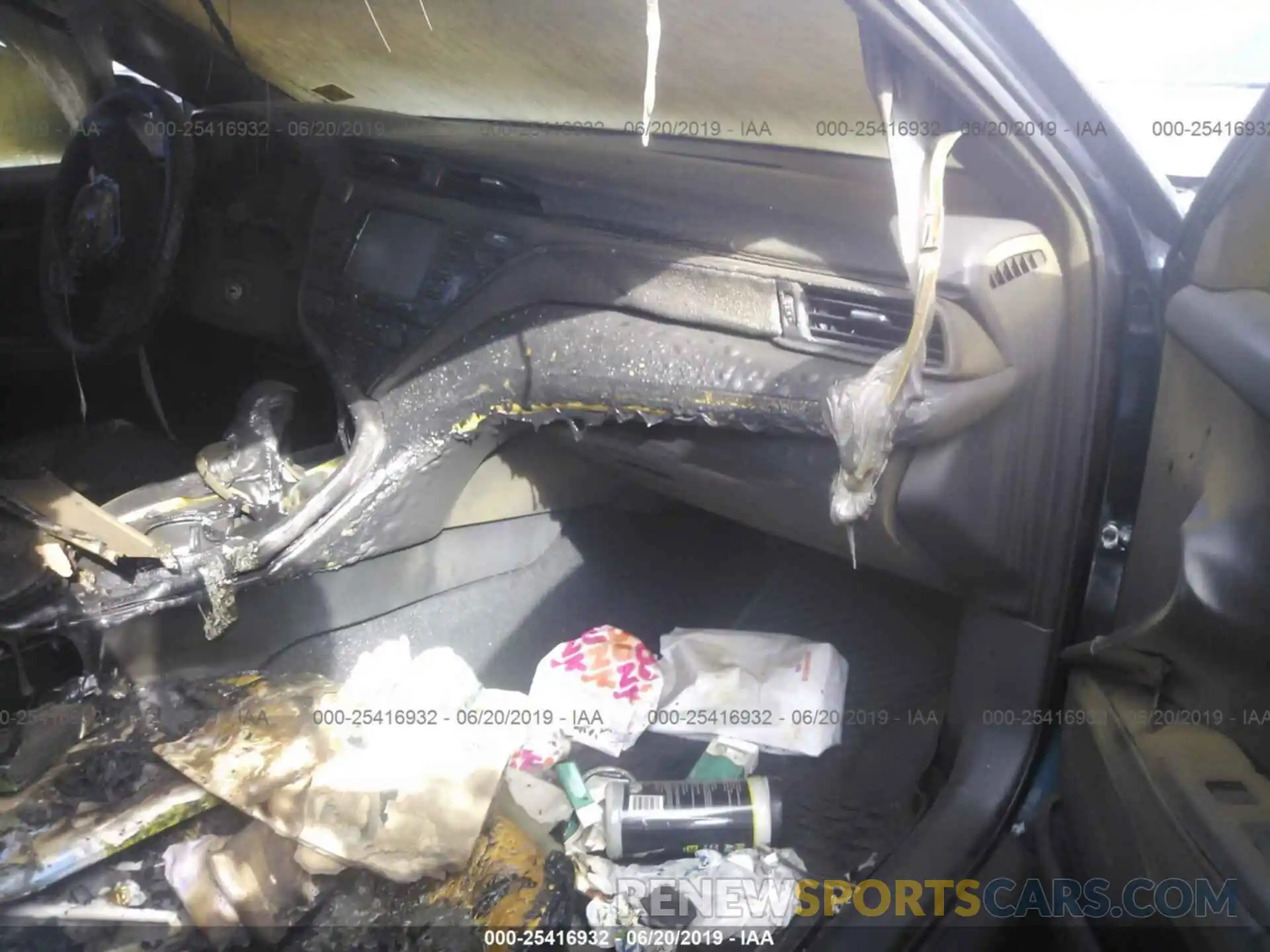 5 Photograph of a damaged car 4T1B11HK9KU711480 TOYOTA CAMRY 2019