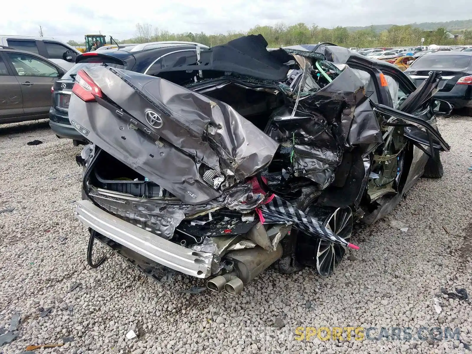 4 Photograph of a damaged car 4T1B11HK9KU712323 TOYOTA CAMRY 2019