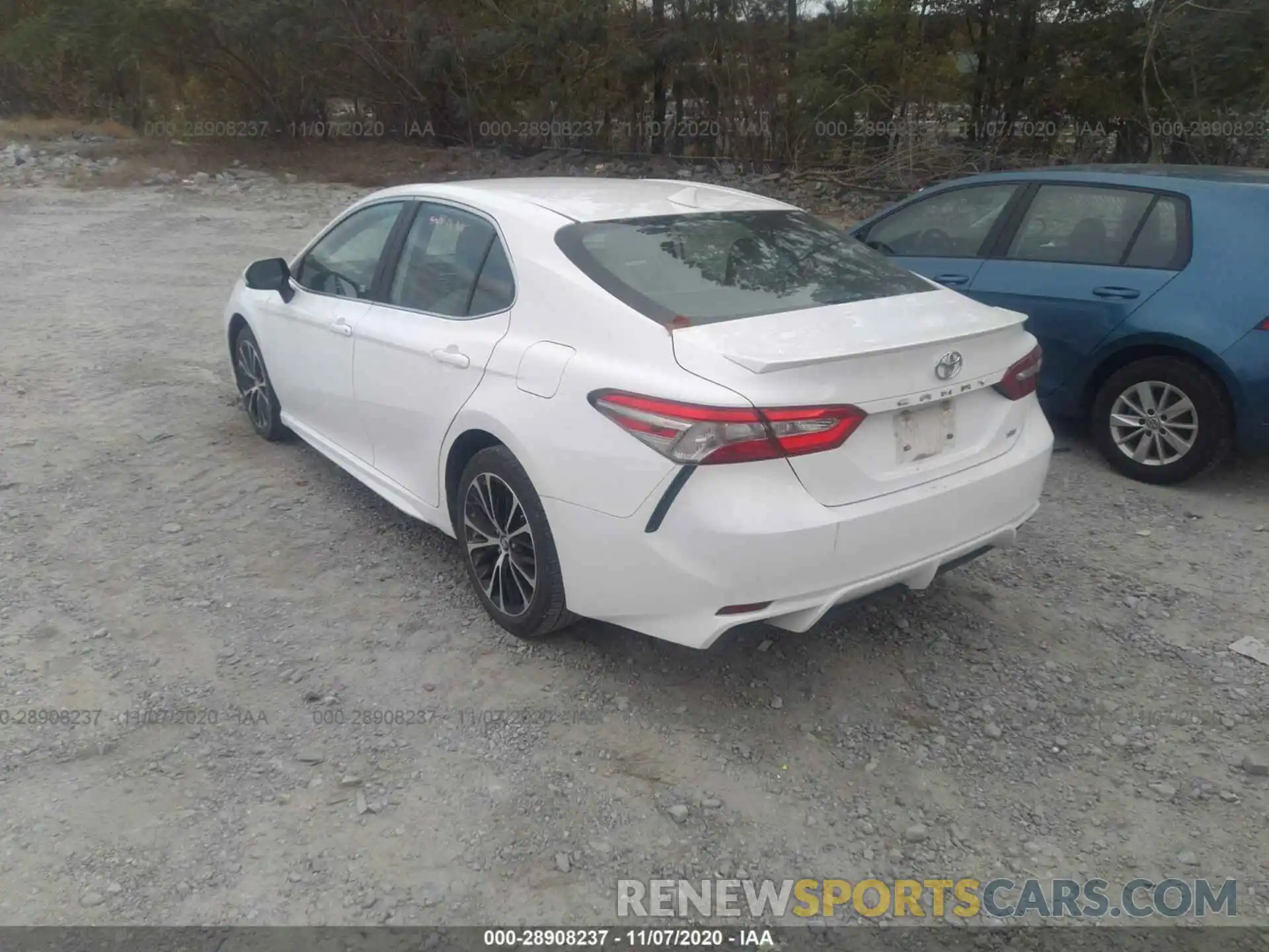 3 Photograph of a damaged car 4T1B11HK9KU717165 TOYOTA CAMRY 2019