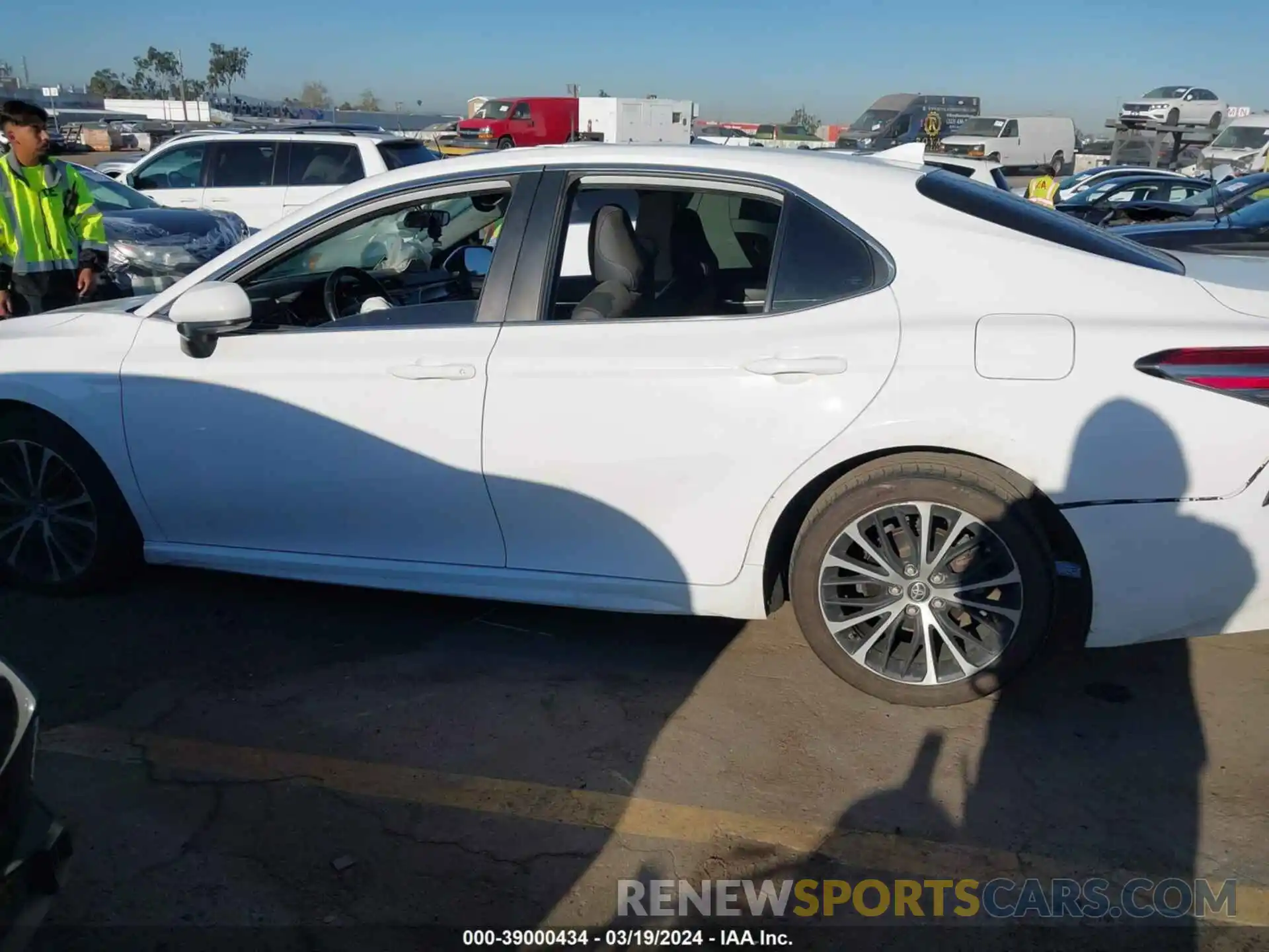 14 Photograph of a damaged car 4T1B11HK9KU720969 TOYOTA CAMRY 2019